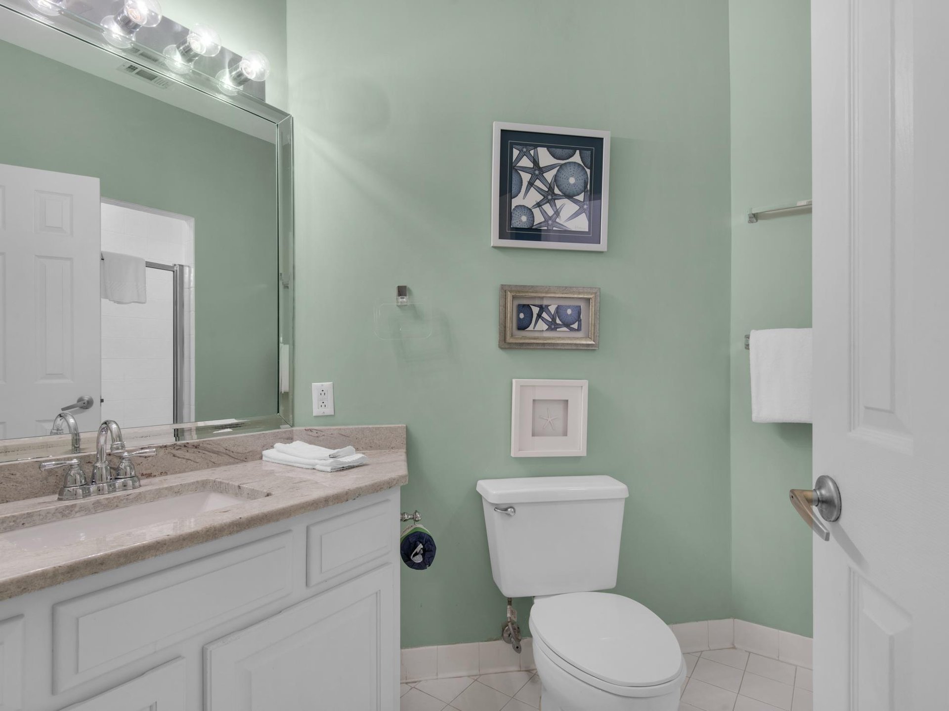 Adjoining Bath to Guest Room