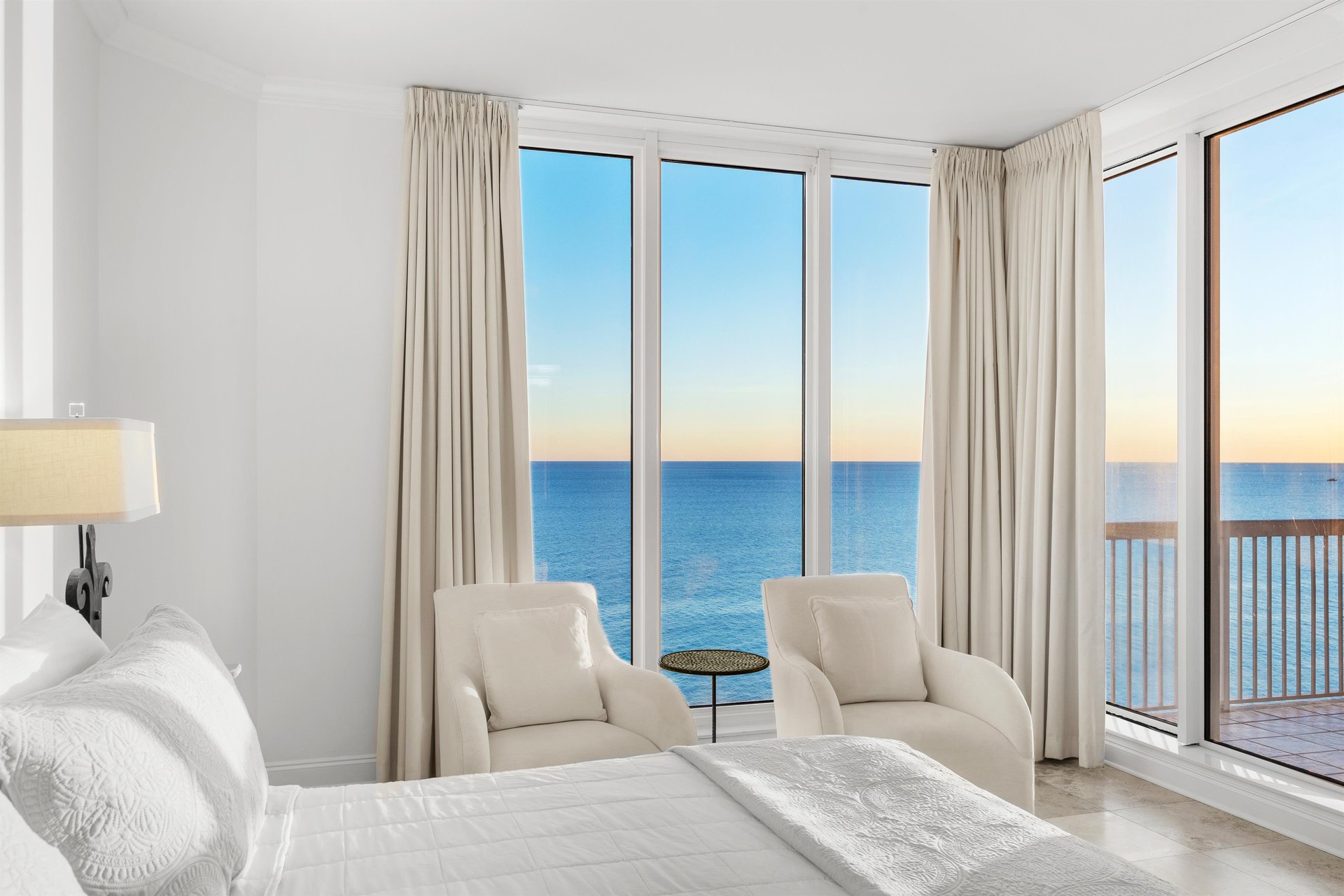 1st Floor King Bedroom