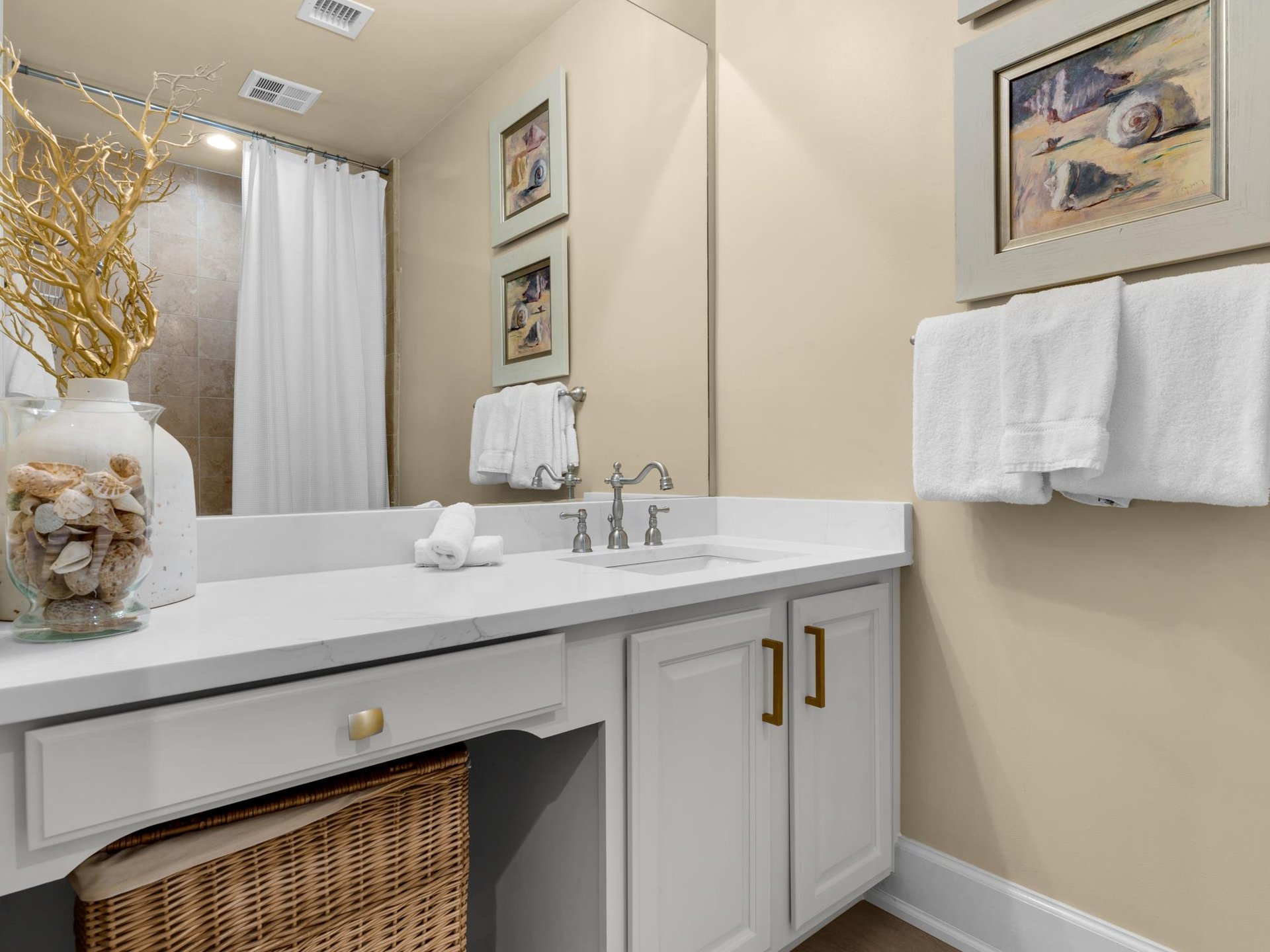 1st Floor Bathroom 4