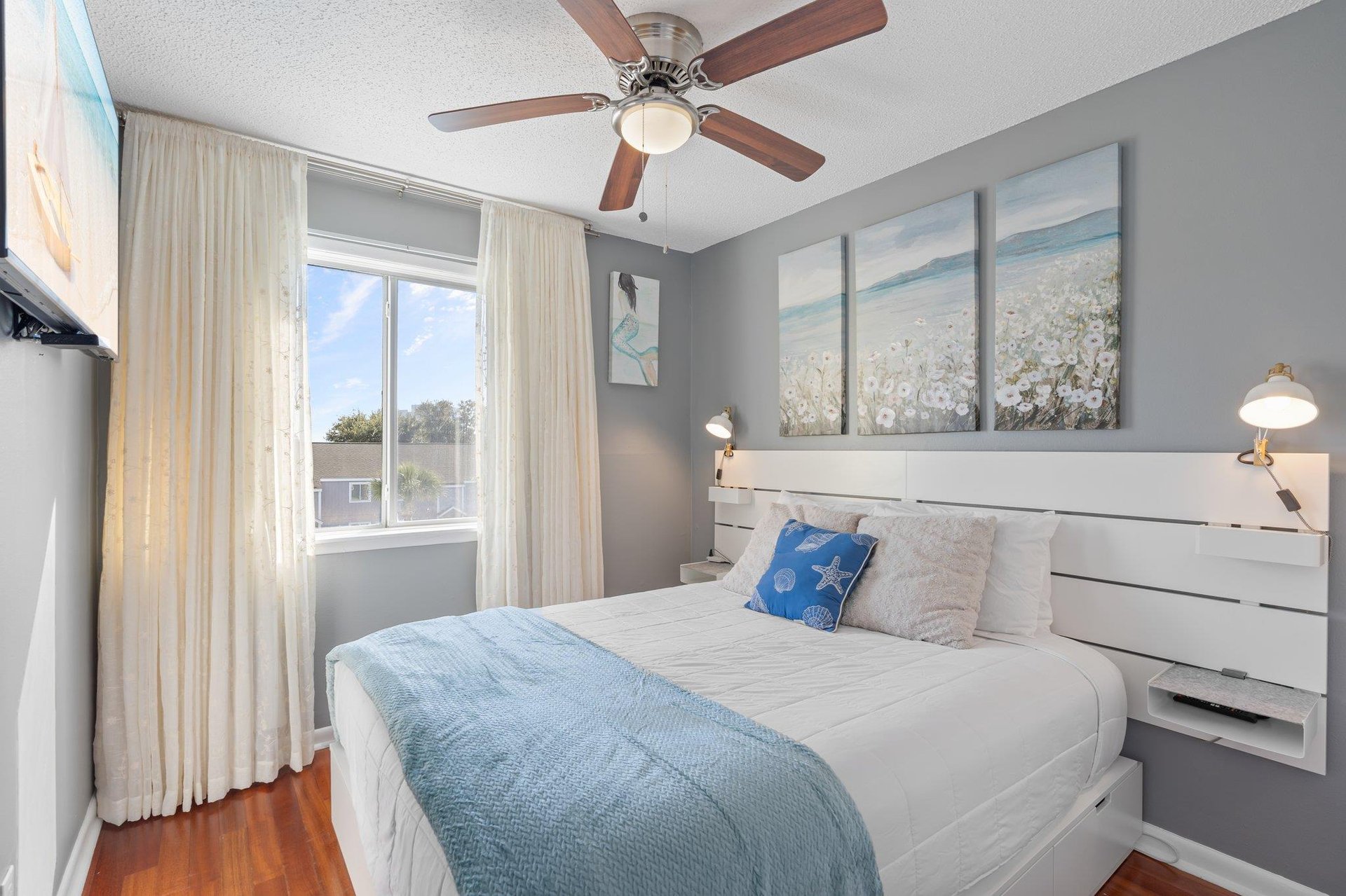 Guest Bedroom 2  Queen Bed