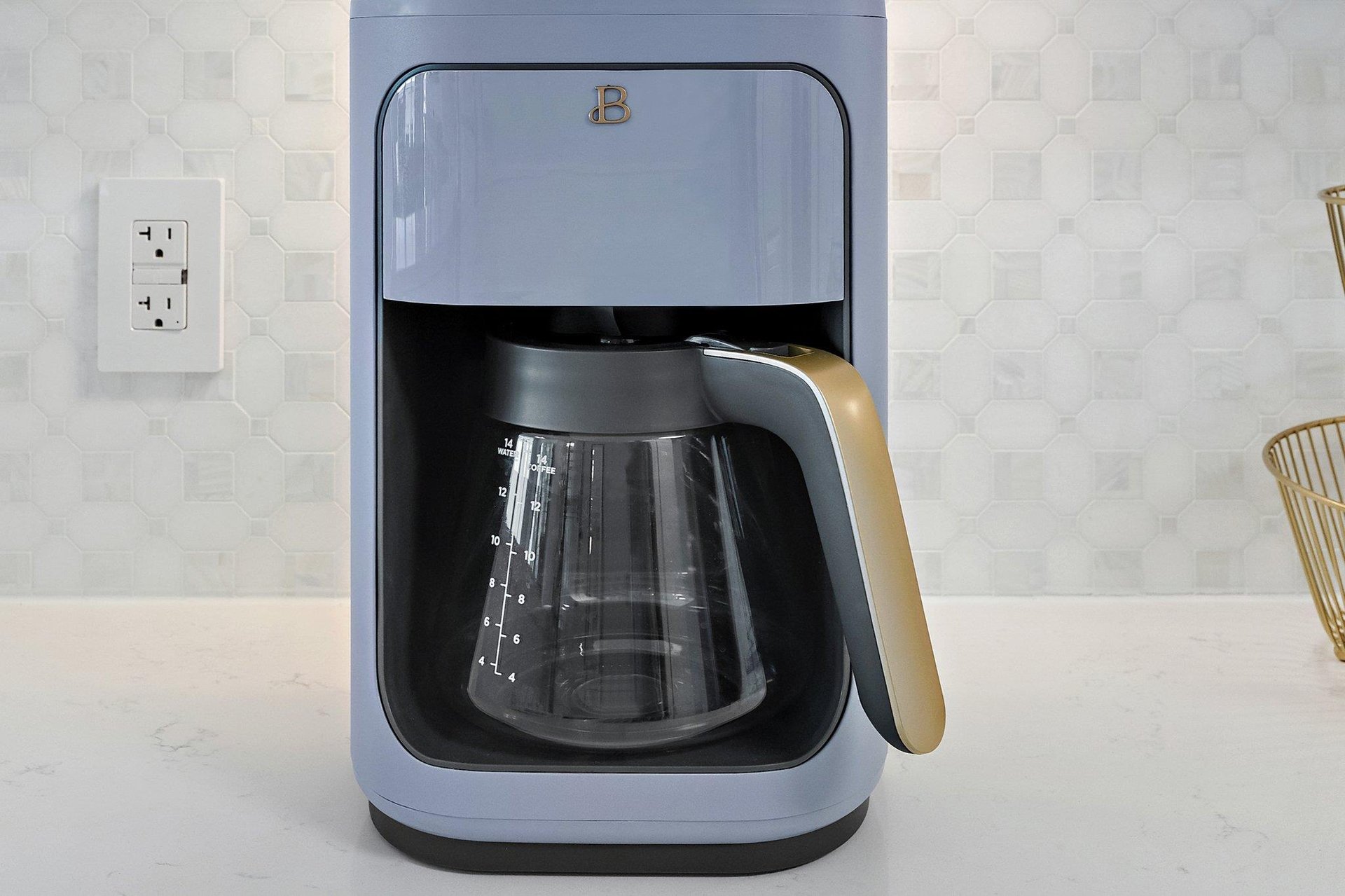 Equipped with New and Modern Appliances