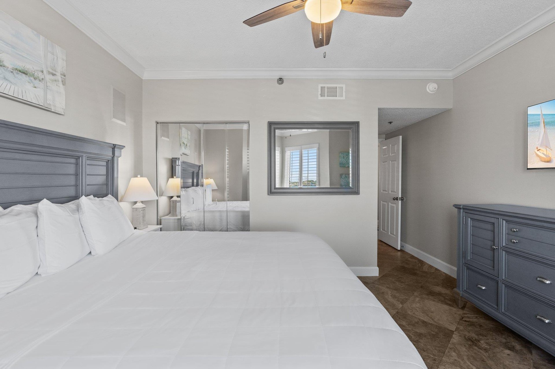 King Bedroom with En Suite Bathroom