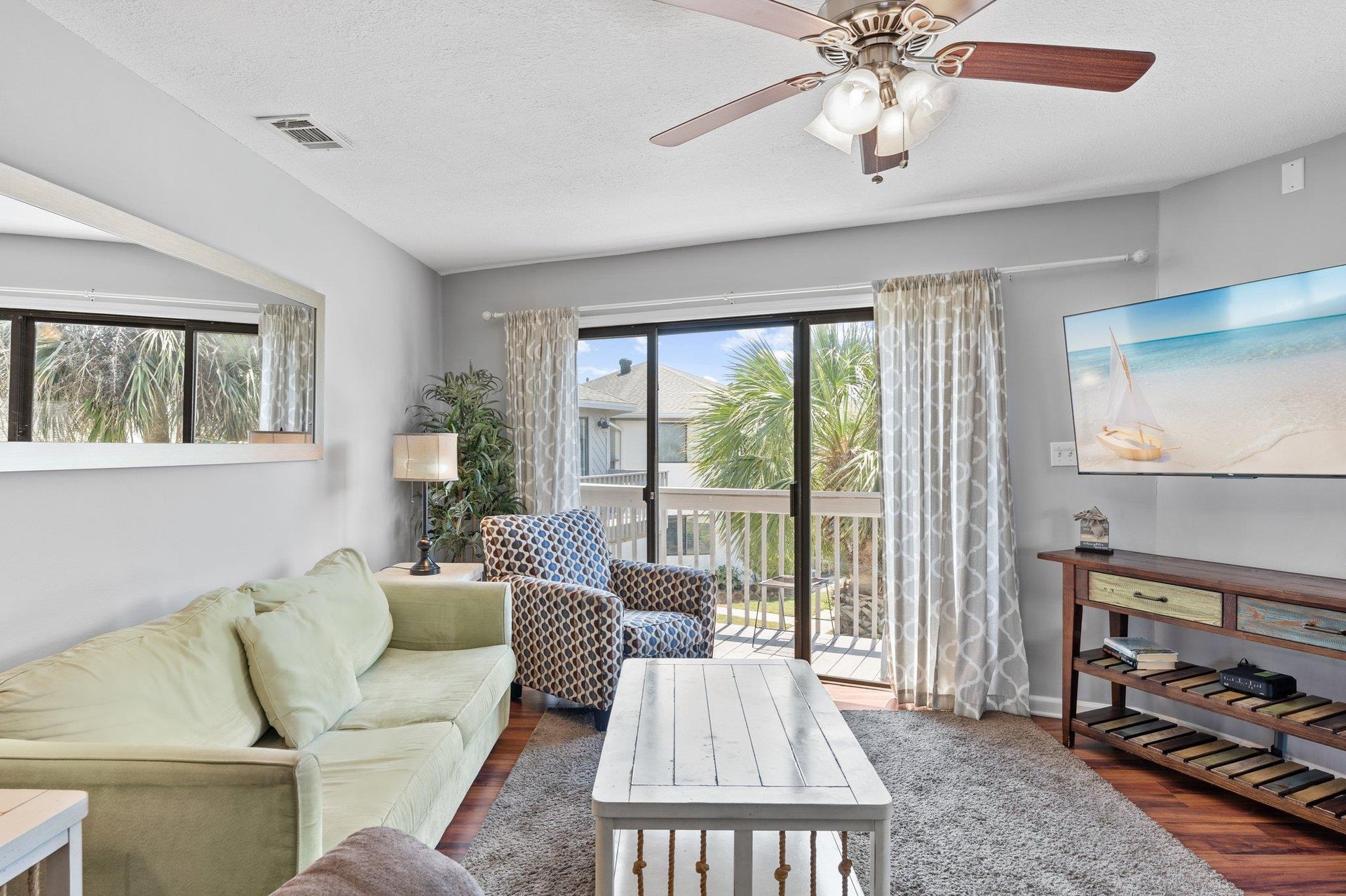 Living Arew with Flat Screen TV