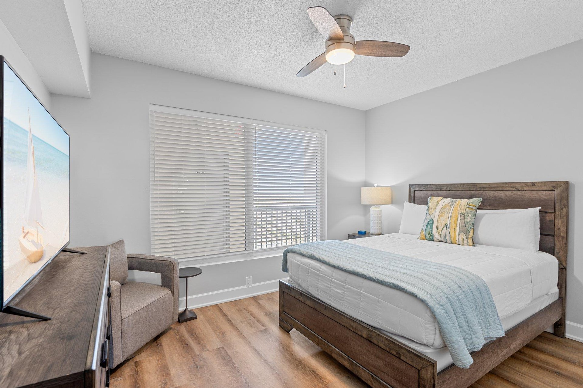 Bedroom 3 with Queen Bed