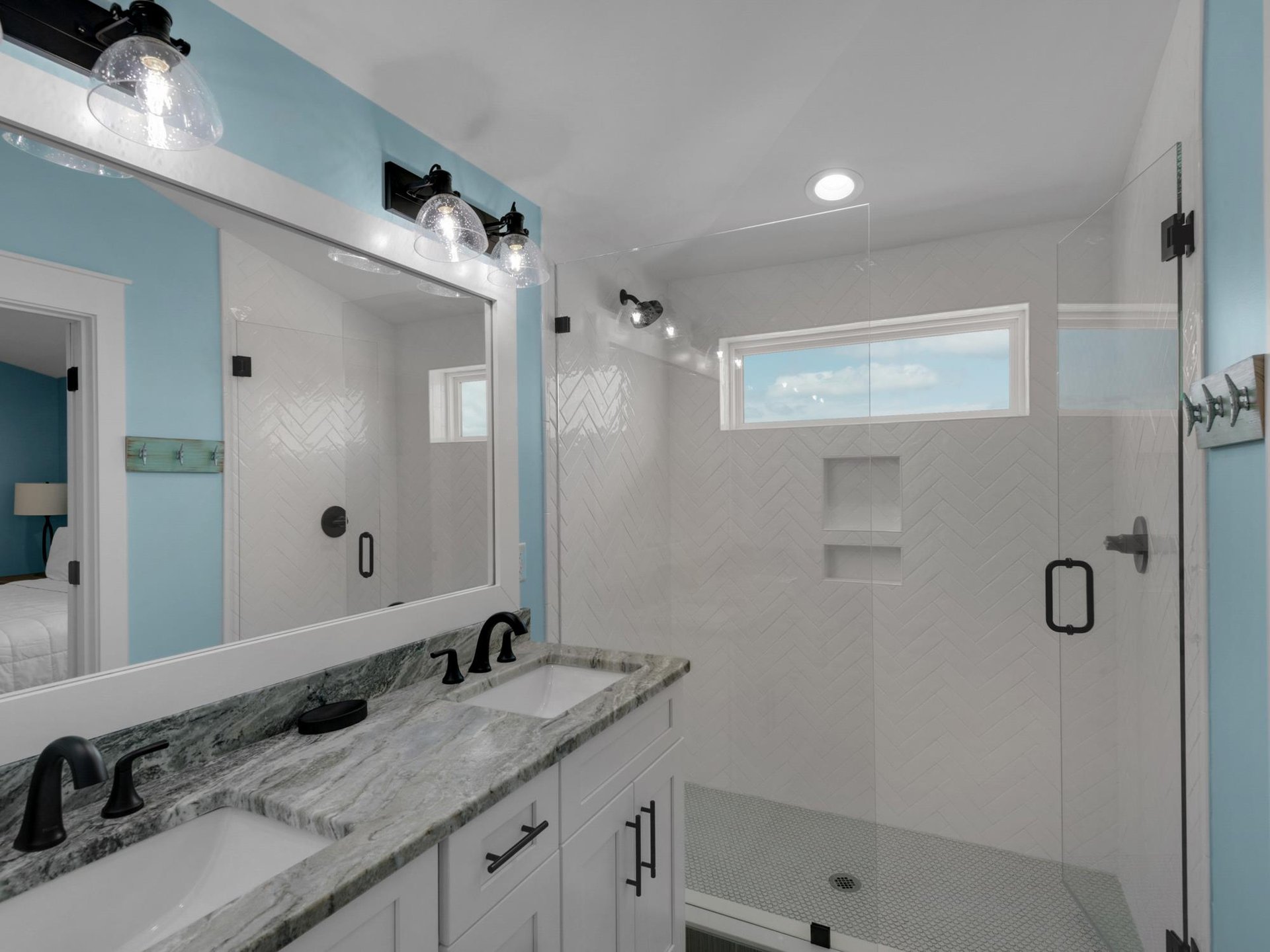 3rd Floor King Room 6 Bathroom