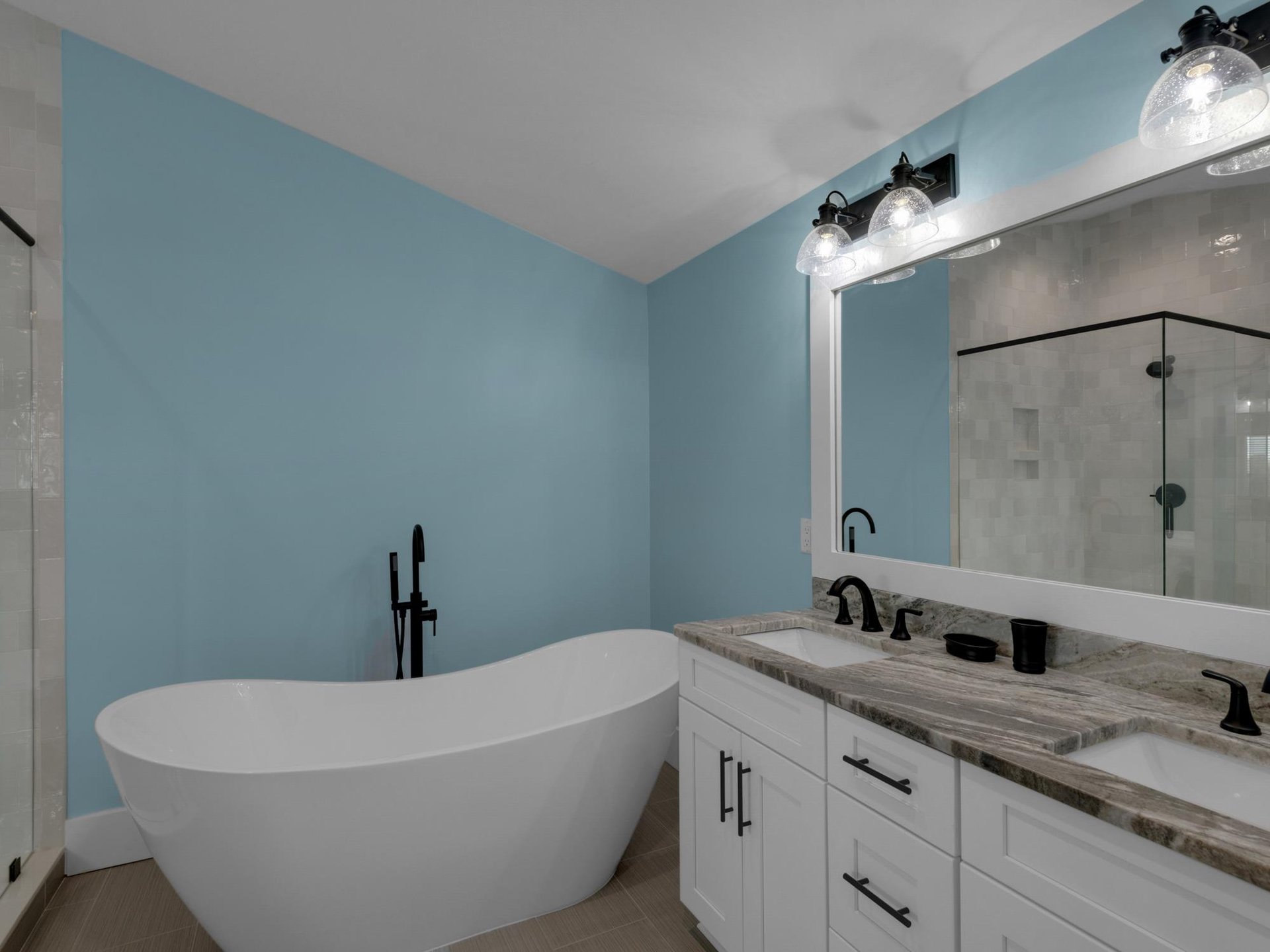 3rd Floor King Room 7 Bathroom