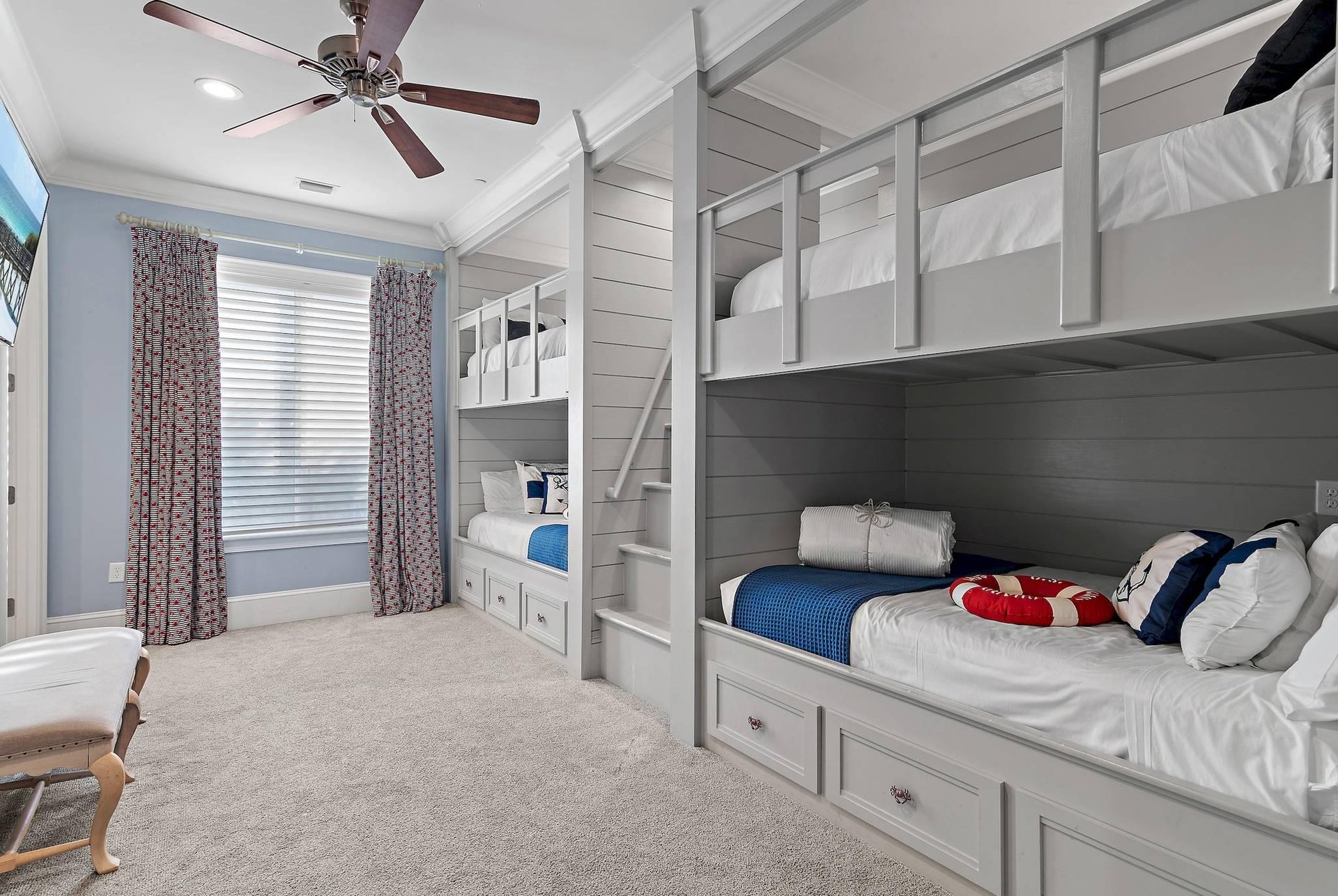 Bedroom 5 with 2 Double over Double Bunk Beds