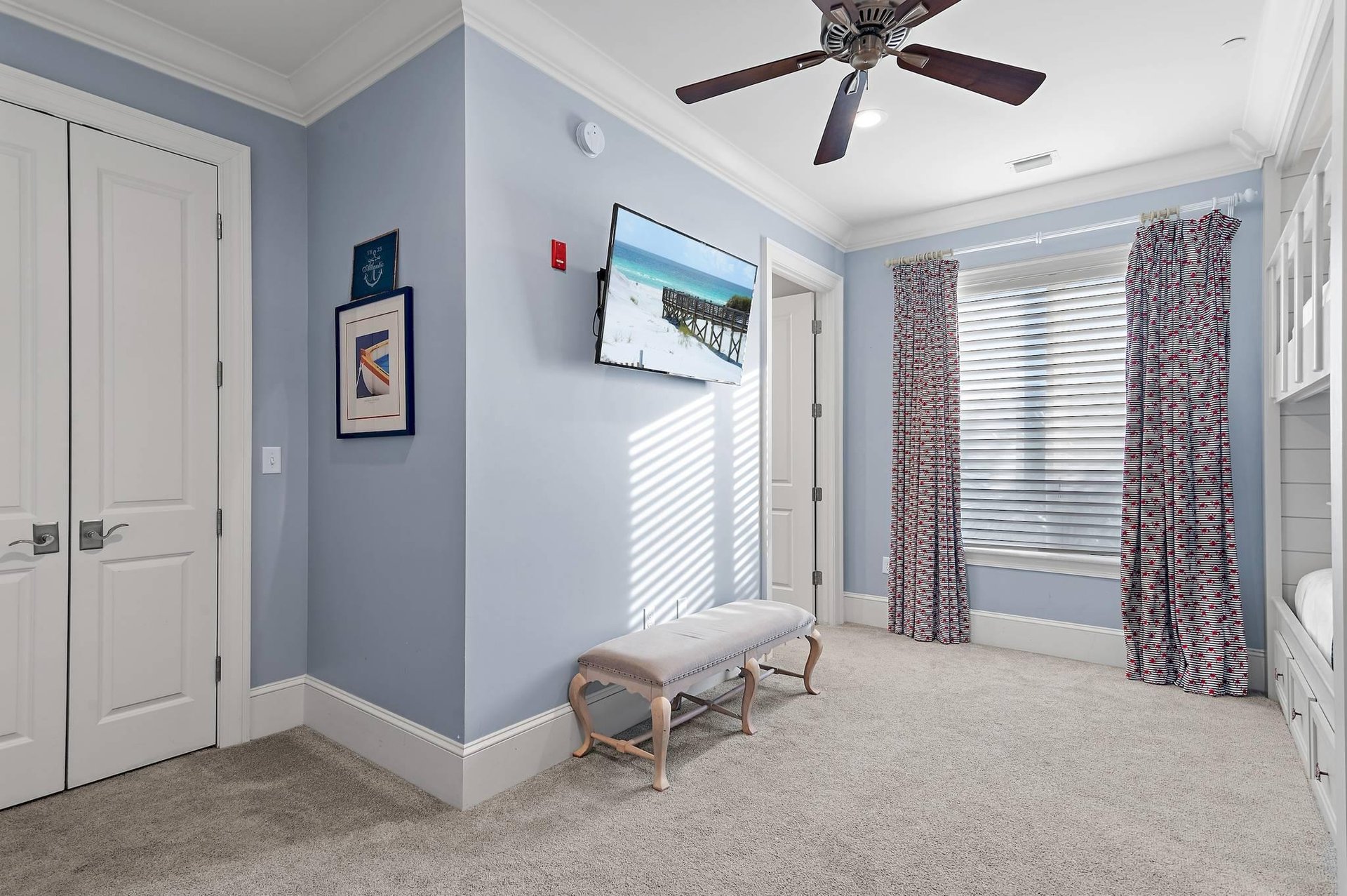 Bedroom 5 with 2 Double over Double Bunk Beds and Flat Screen TV