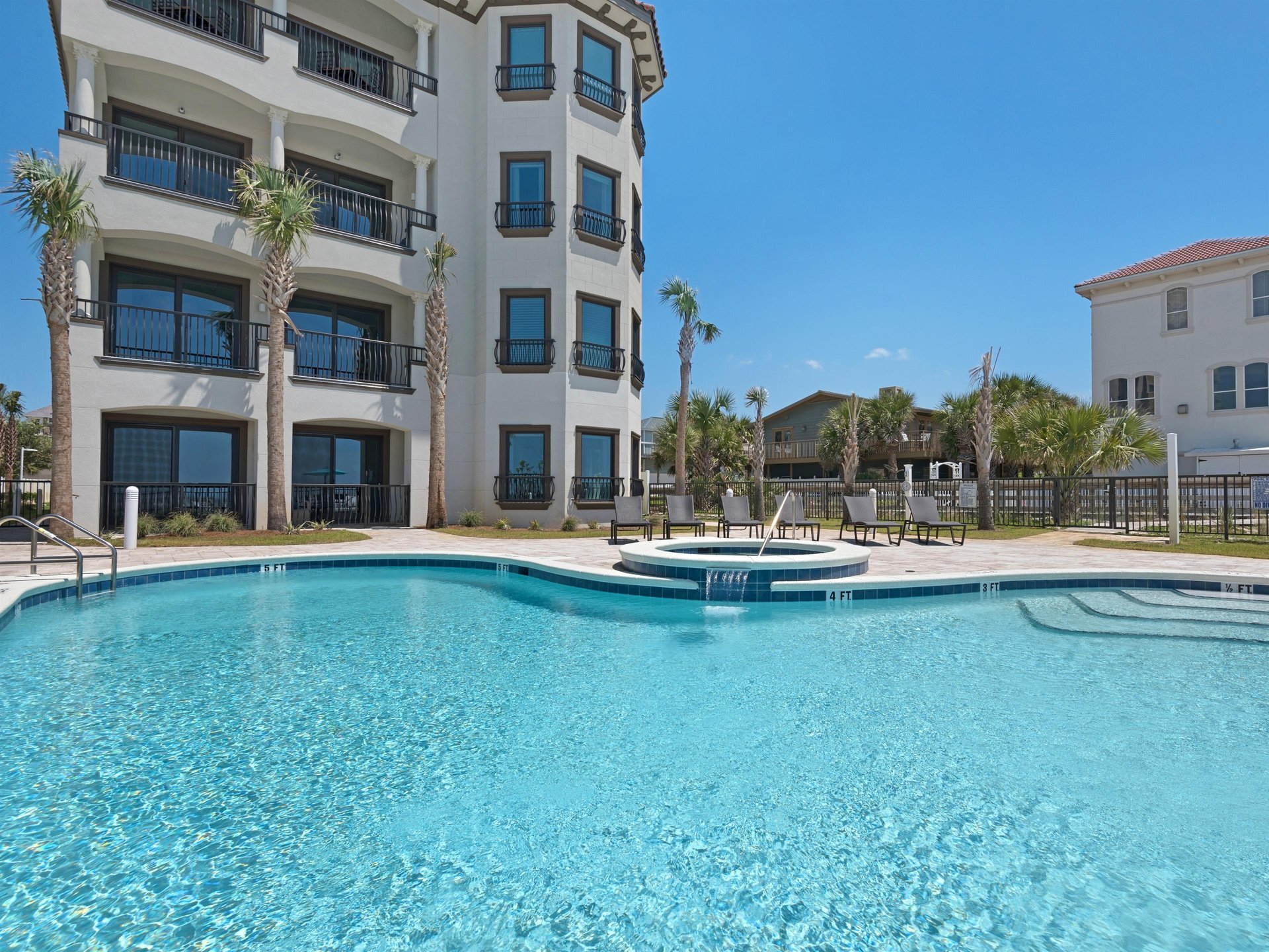 Large Swimming Pool and Outdoor Hot Tub