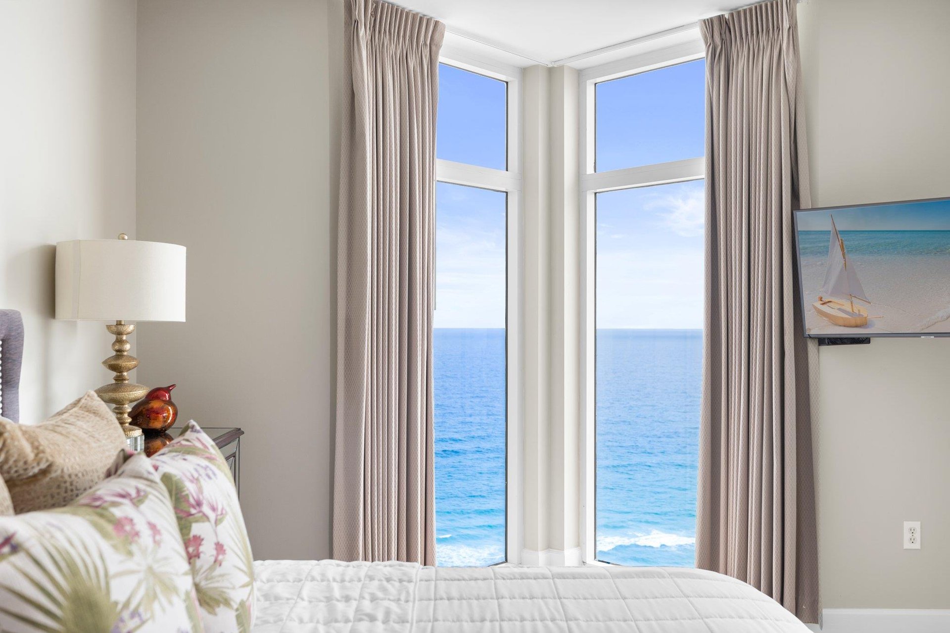 Enjoy Waking Up to the Views of the Gulf