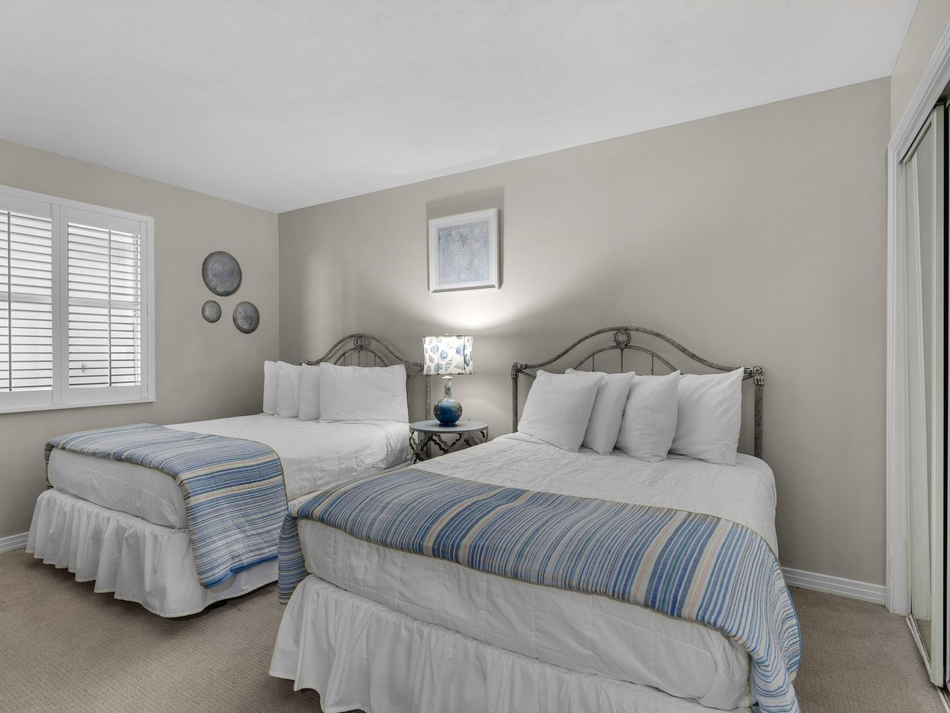 Guest Bedroom with 2 Double Beds