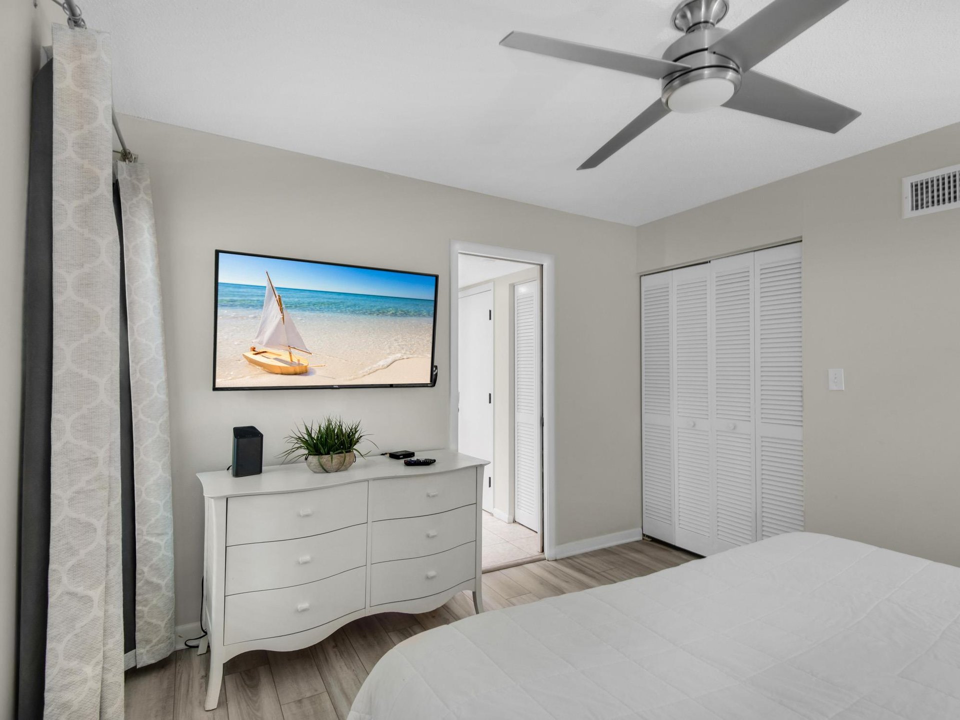 Flat Screen TV in Guest Bdroom