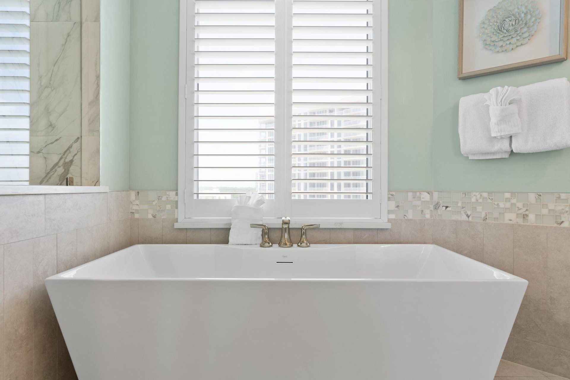 Primary Bathroom Soaker Tub