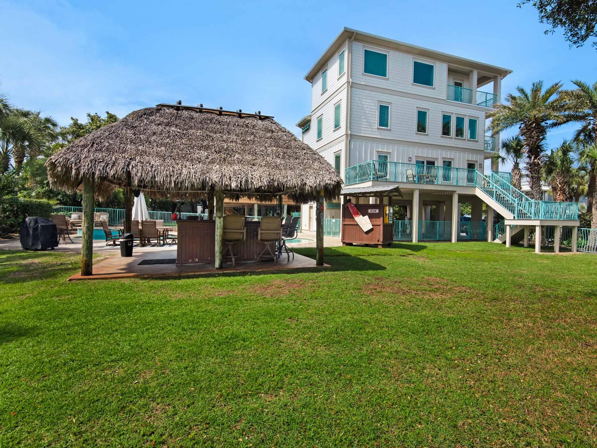 Huge Backyard with Private Tiki Hut