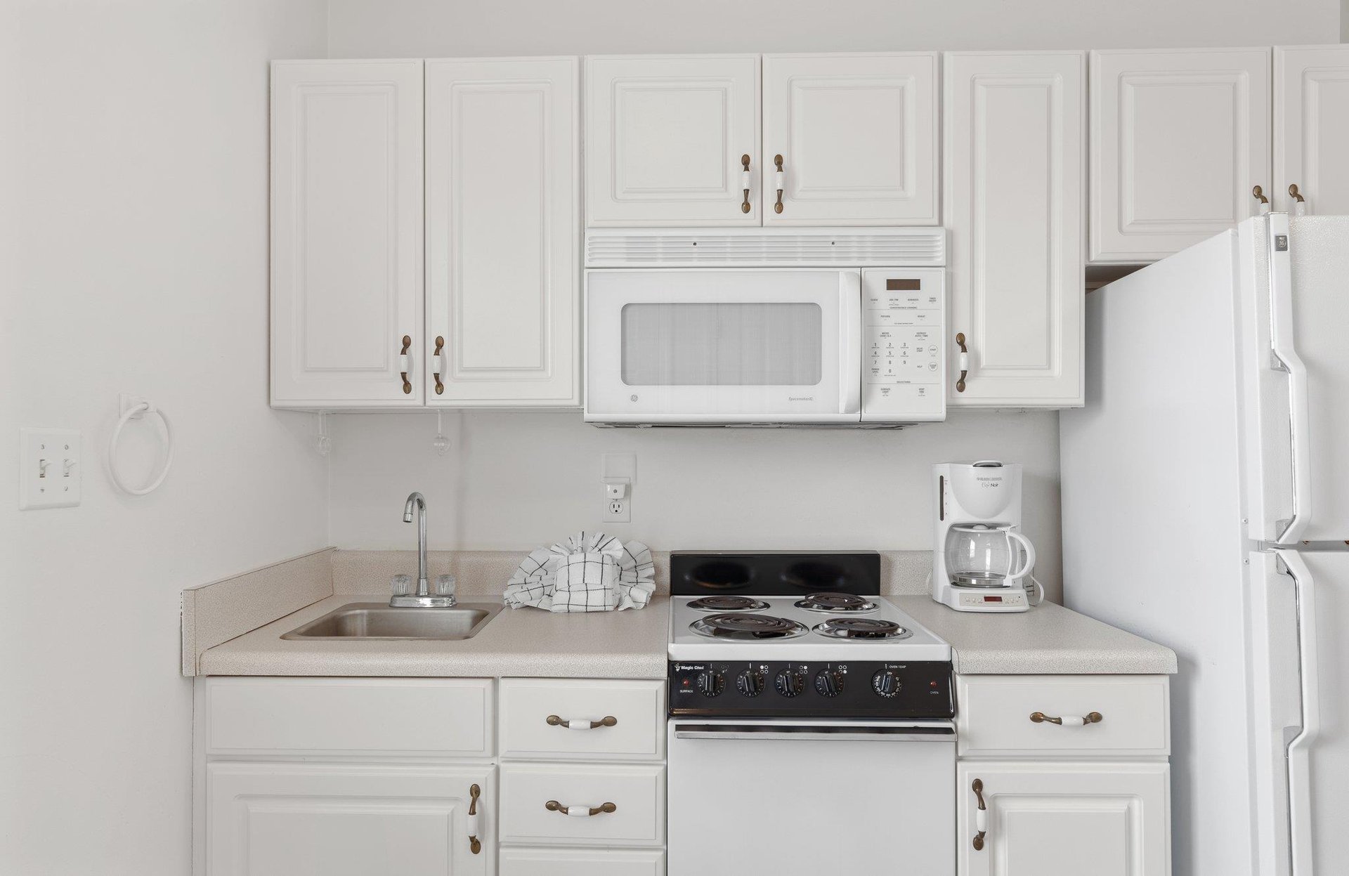 Full Kitchen in Carriage House