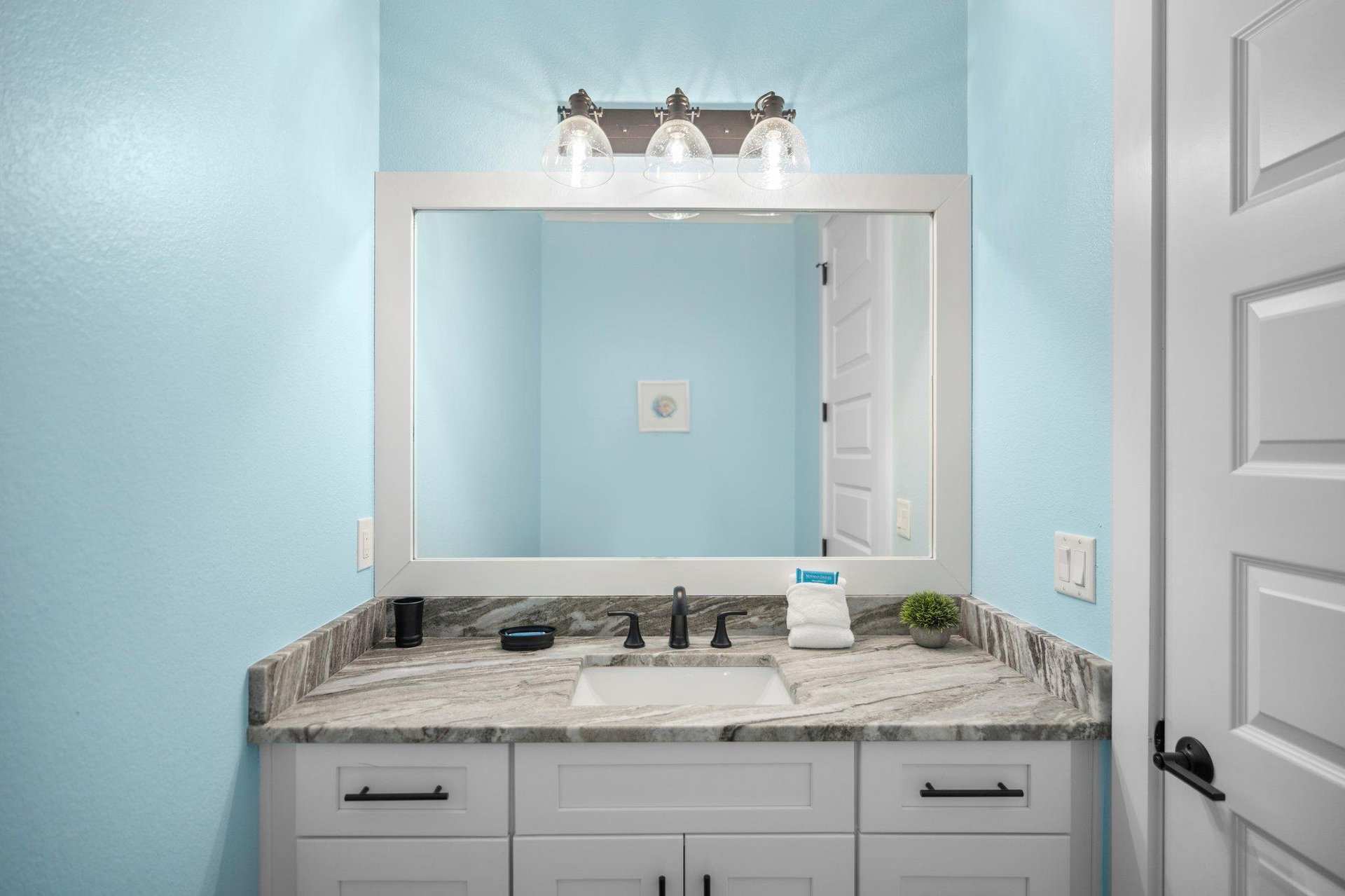 1st Fl Half Bathroom