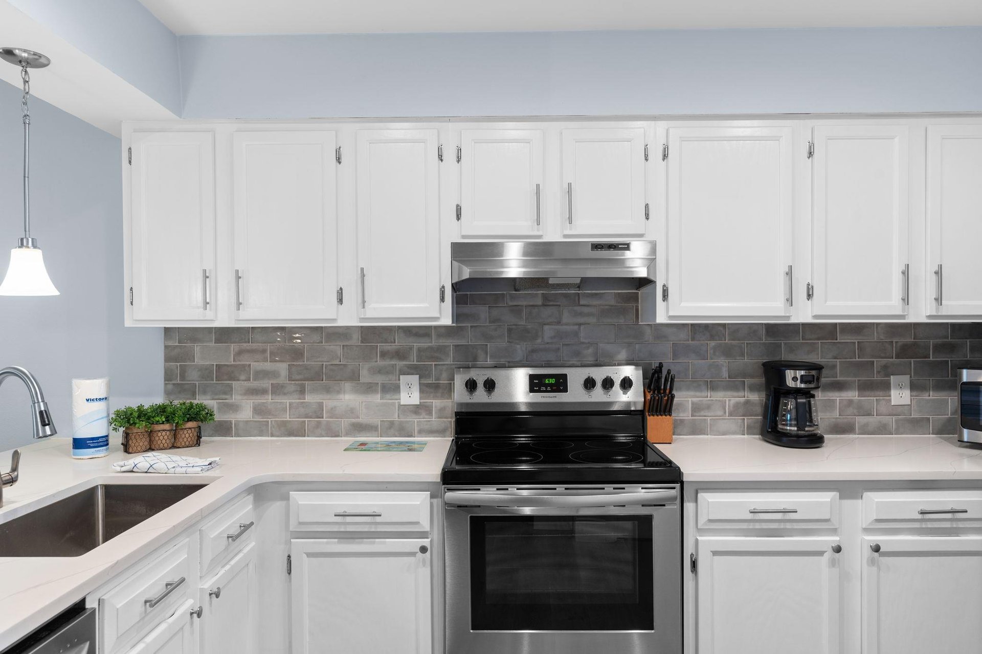 Kitchen is on the 2nd Fl