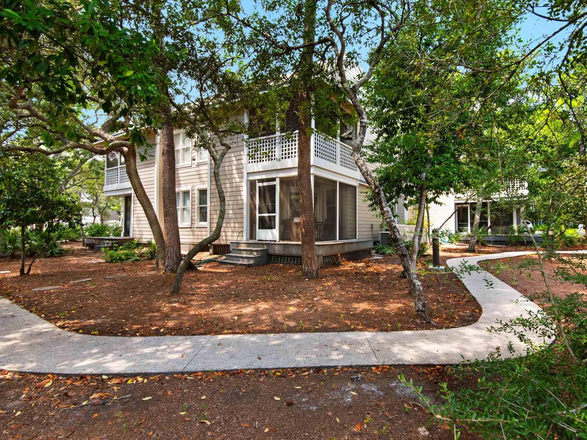Walking Trail to Cottage Pool