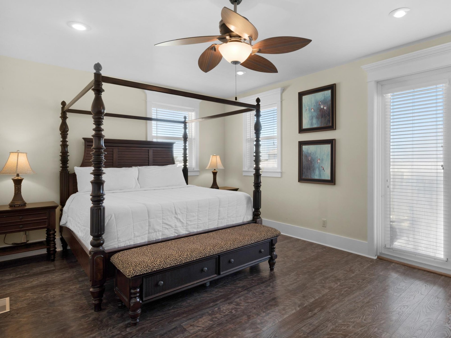 3rd floor bedroom 4 with king bed and En Suite