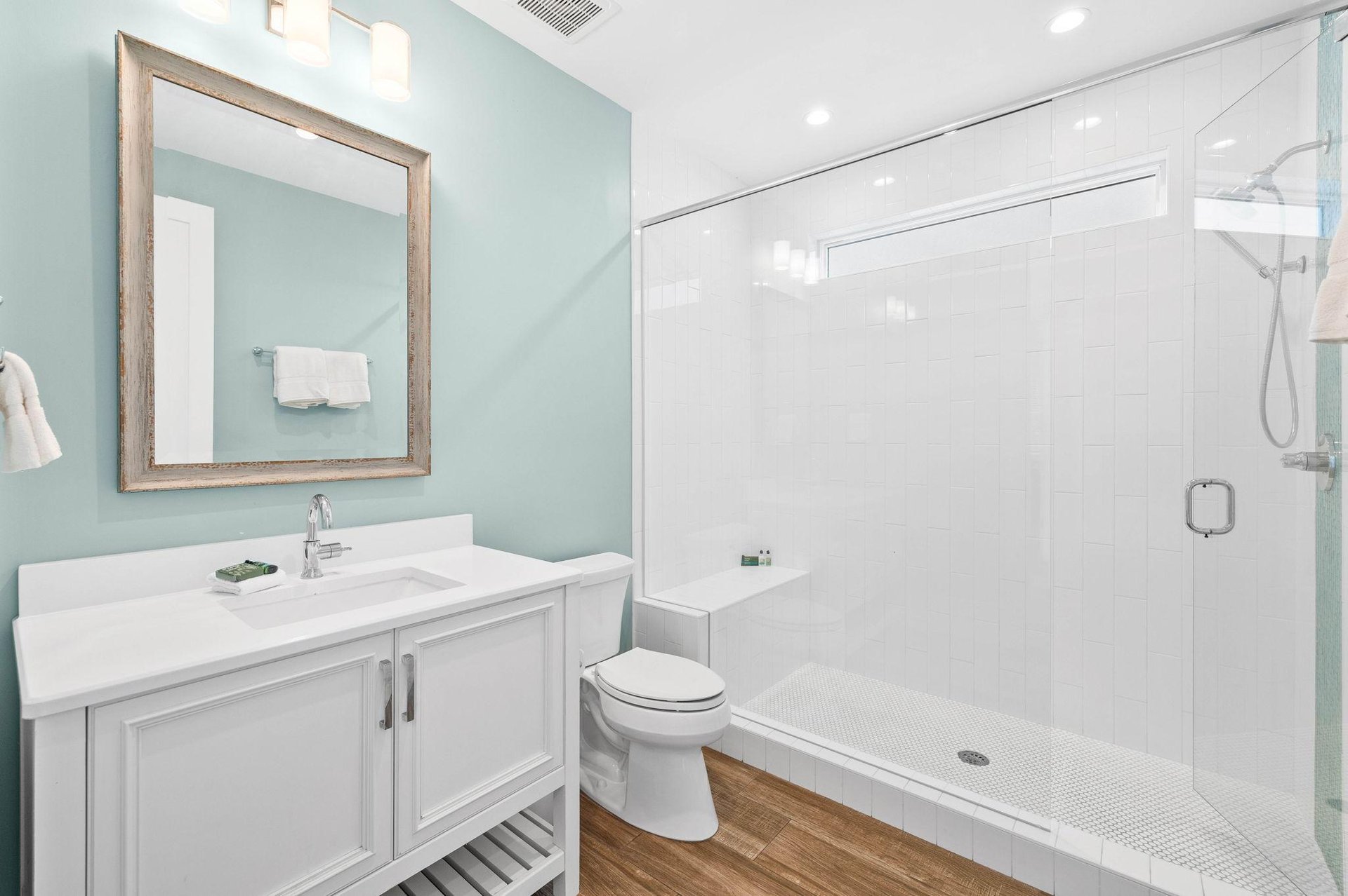 1st Floor Full Bathroom 1