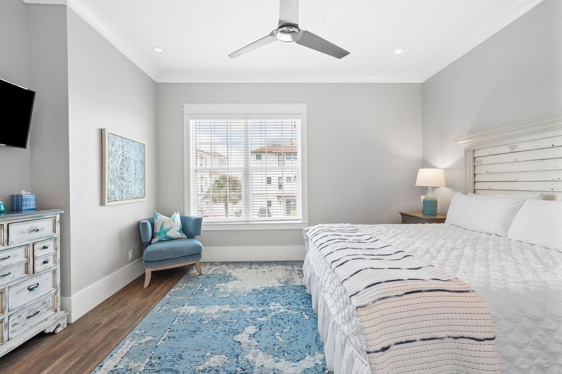 2nd Floor King Room 7 facing front of house