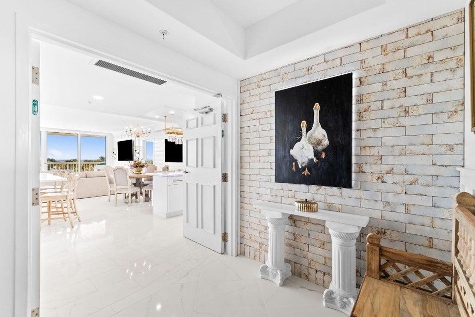 Foyer Entrance from Semi Private Elevator