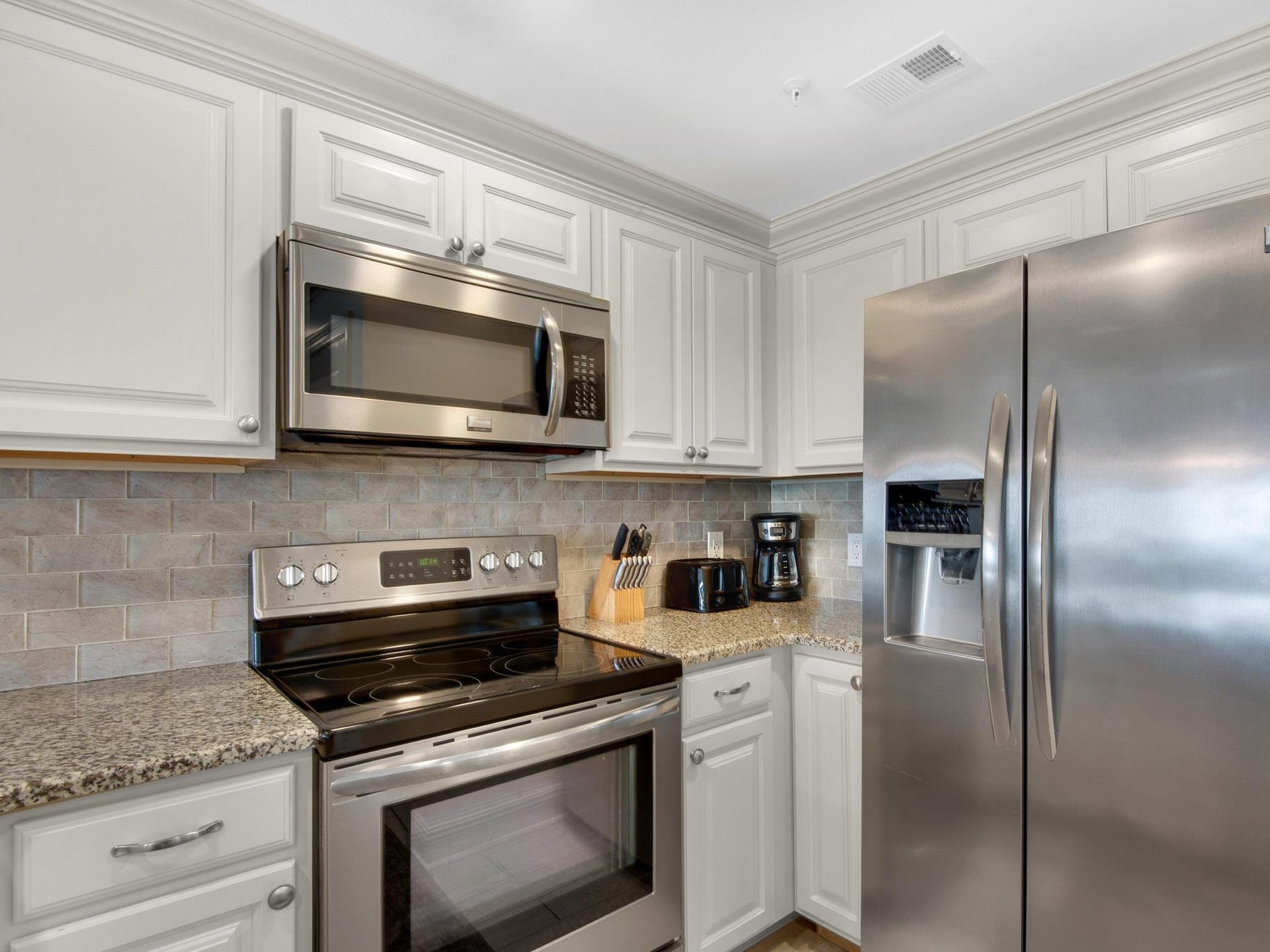 Kitchen with Stainless Applainces