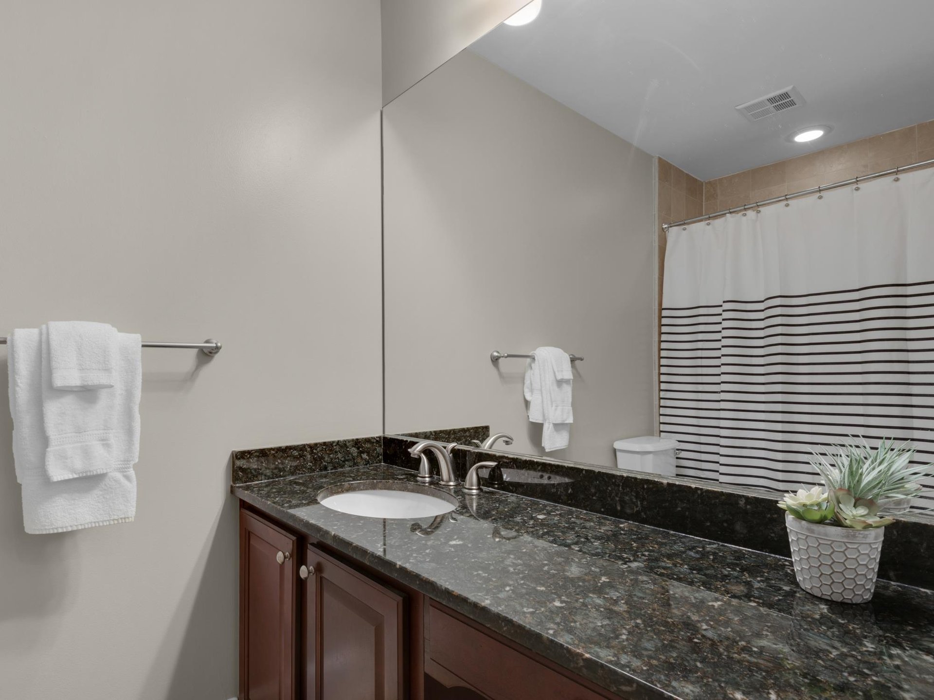 Queen guest room with private bathroom