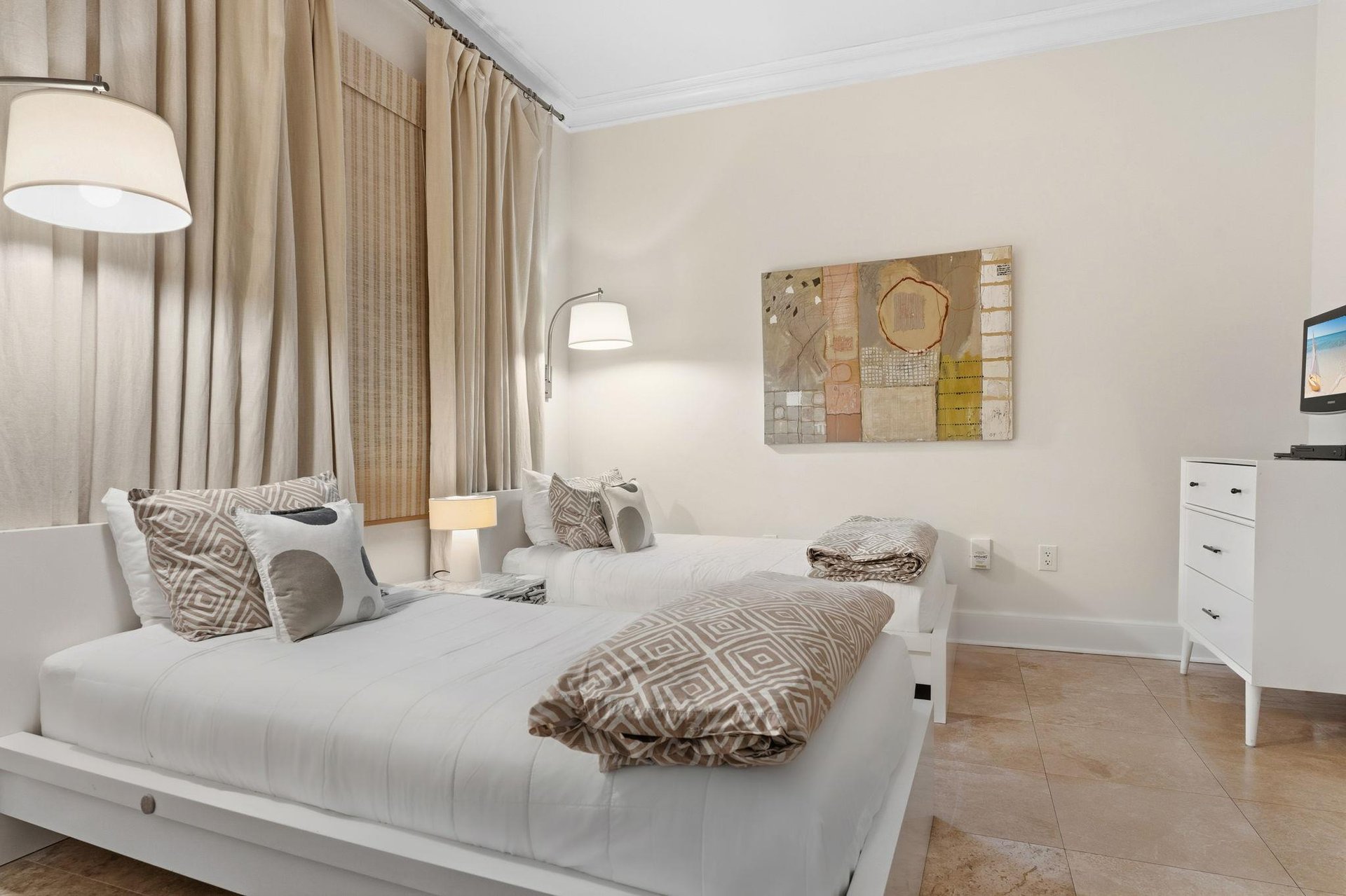 Bedroom 3 with 2 Twin Beds