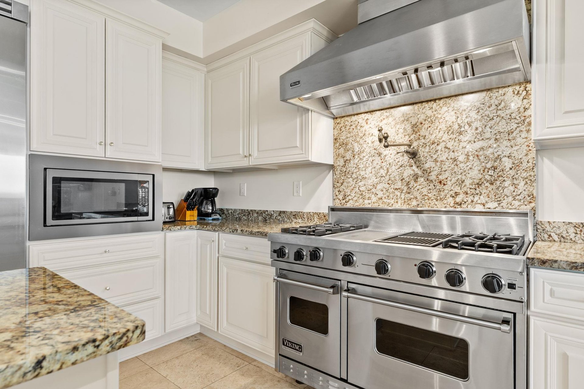 Viking Gas Range and Double Oven