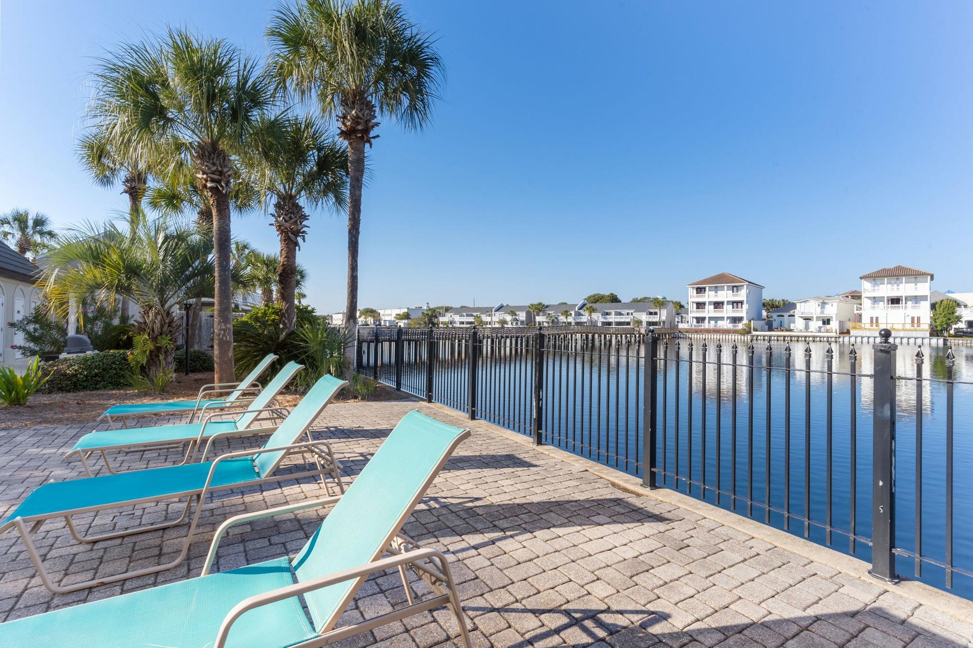Lounge Poolside in Destin
