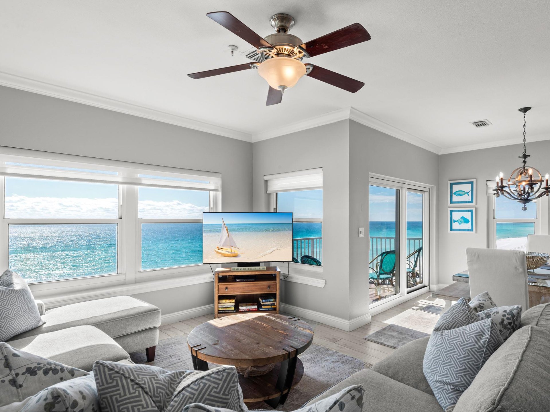 Great Gulf Views From Large, Comfortable First Floor Living Area