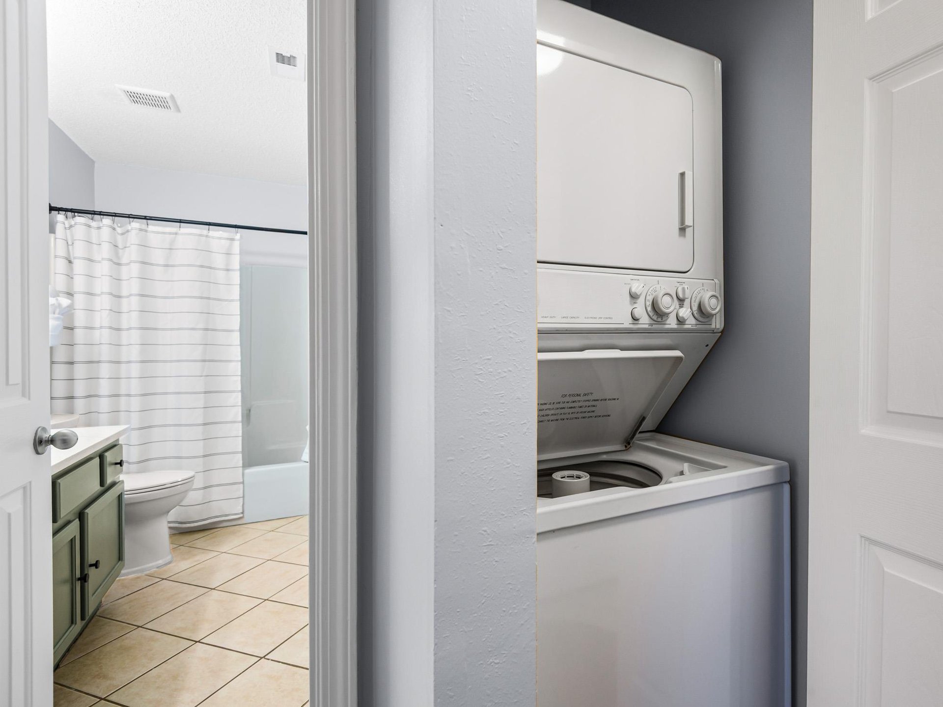 The inunit stackable washer and dryer makes packing light effortless, while the adjacent full bathroom keeps your daily routine seamless and convenient.