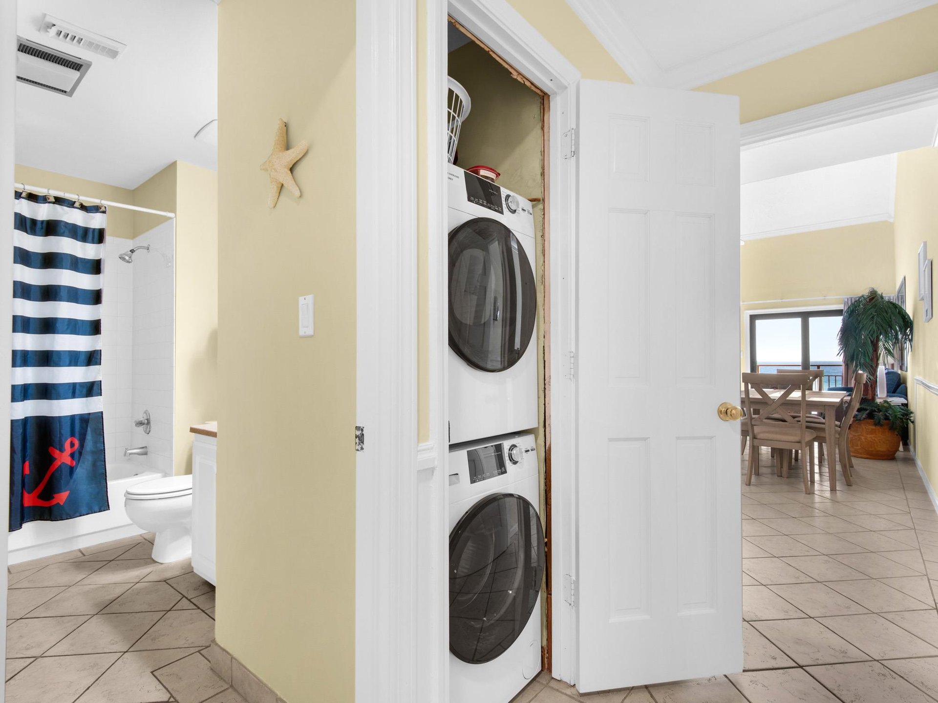 Your inunit washer and dryer make extended stays effortless—no need to pack heavy or search for laundromats during your coastal getaway.
