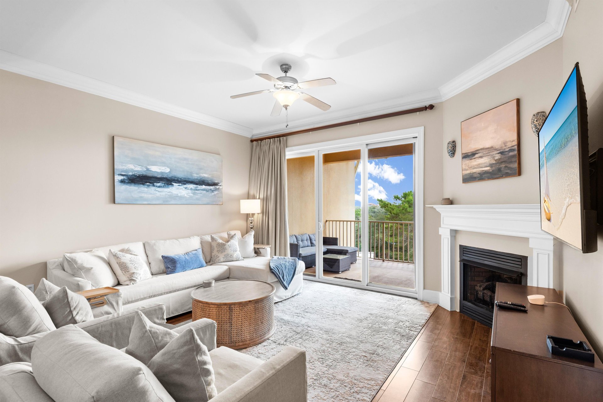 Cozy living room with plenty of seating