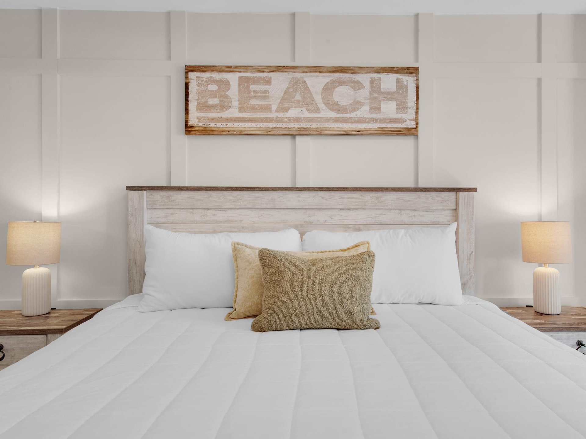 King size bed in Bedroom1