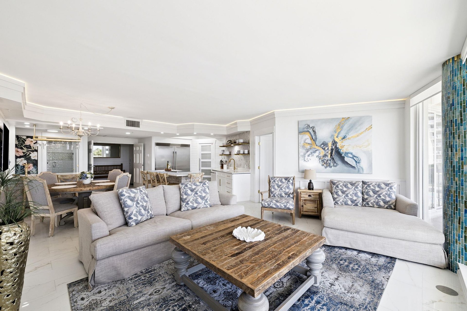 Relax in this stunning openconcept space