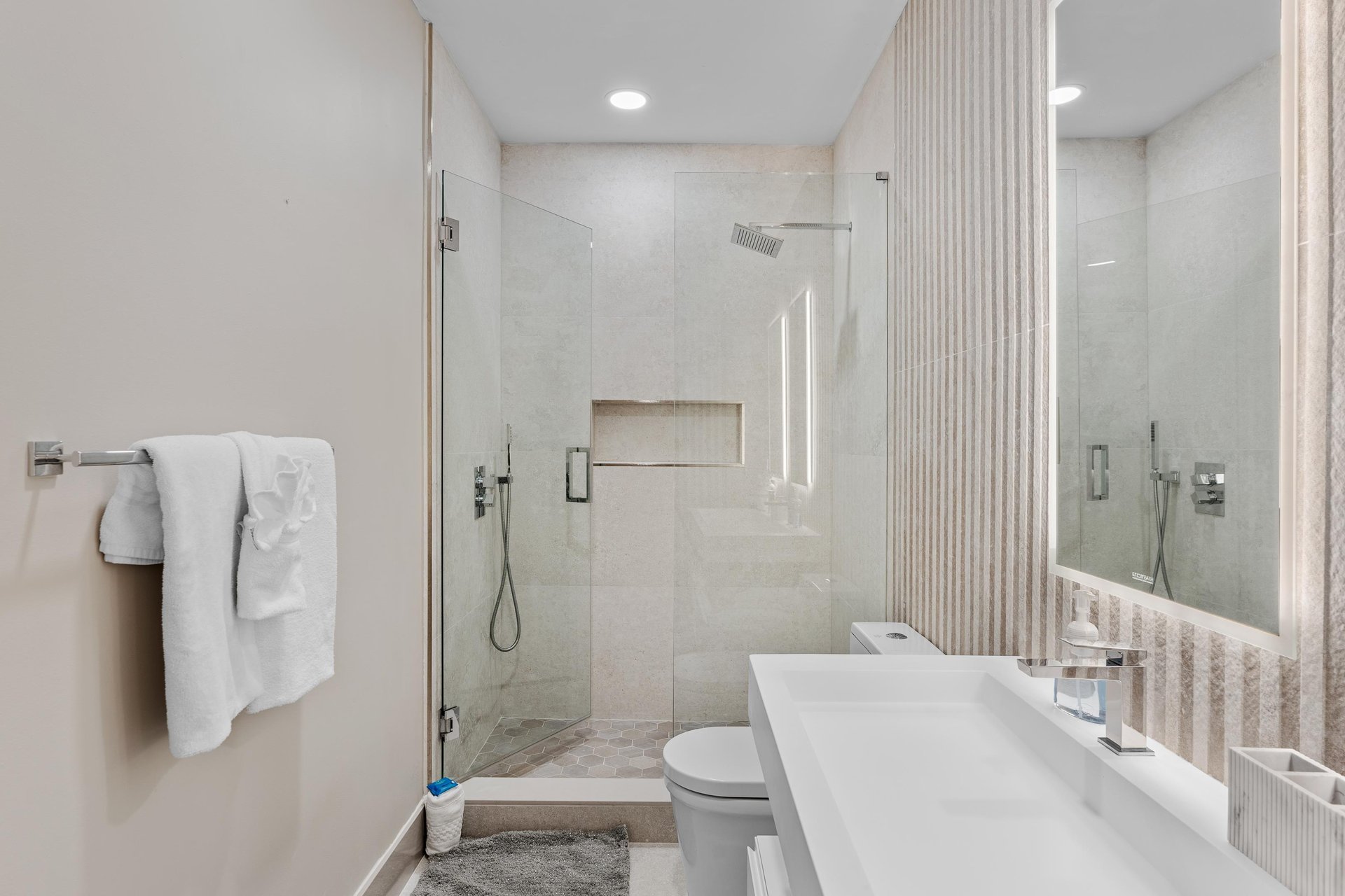 Guest Bathroom off 2 Double Bedroom