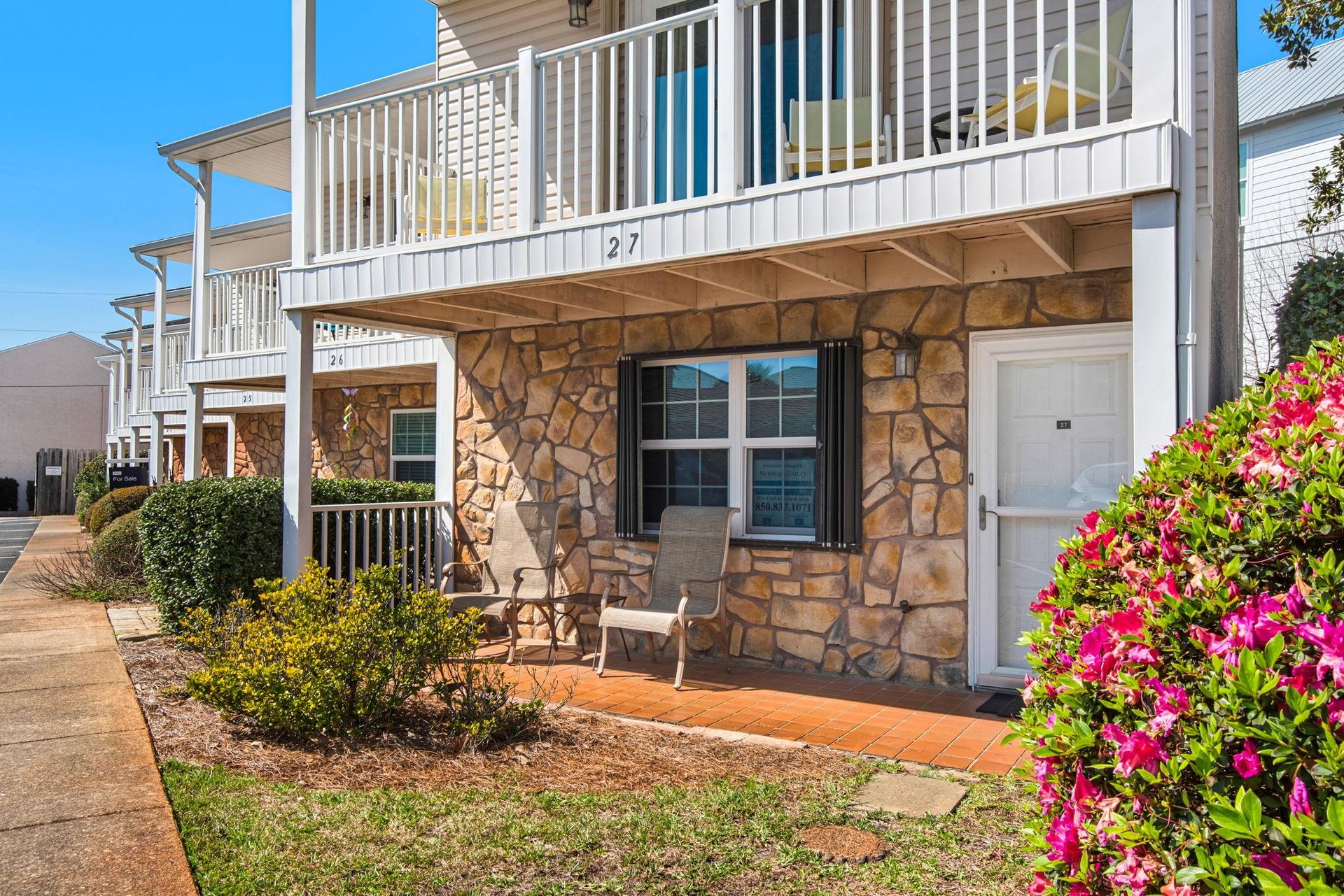 Private groundfloor entry features a charming stone accent wall.