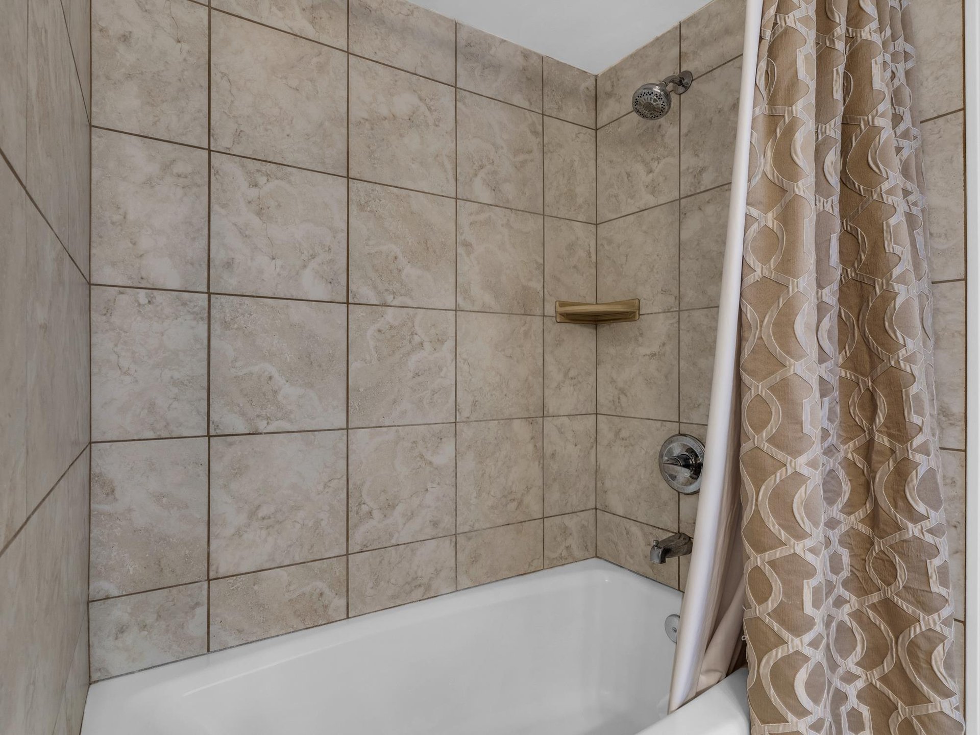 Shower Tub Combo in Bathroom 2