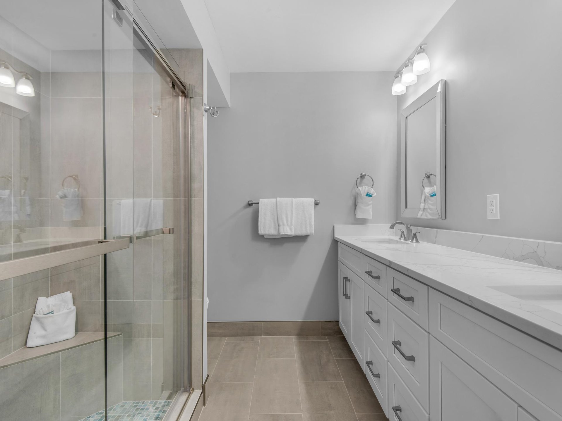 Walkin Shower in Bathroom 1