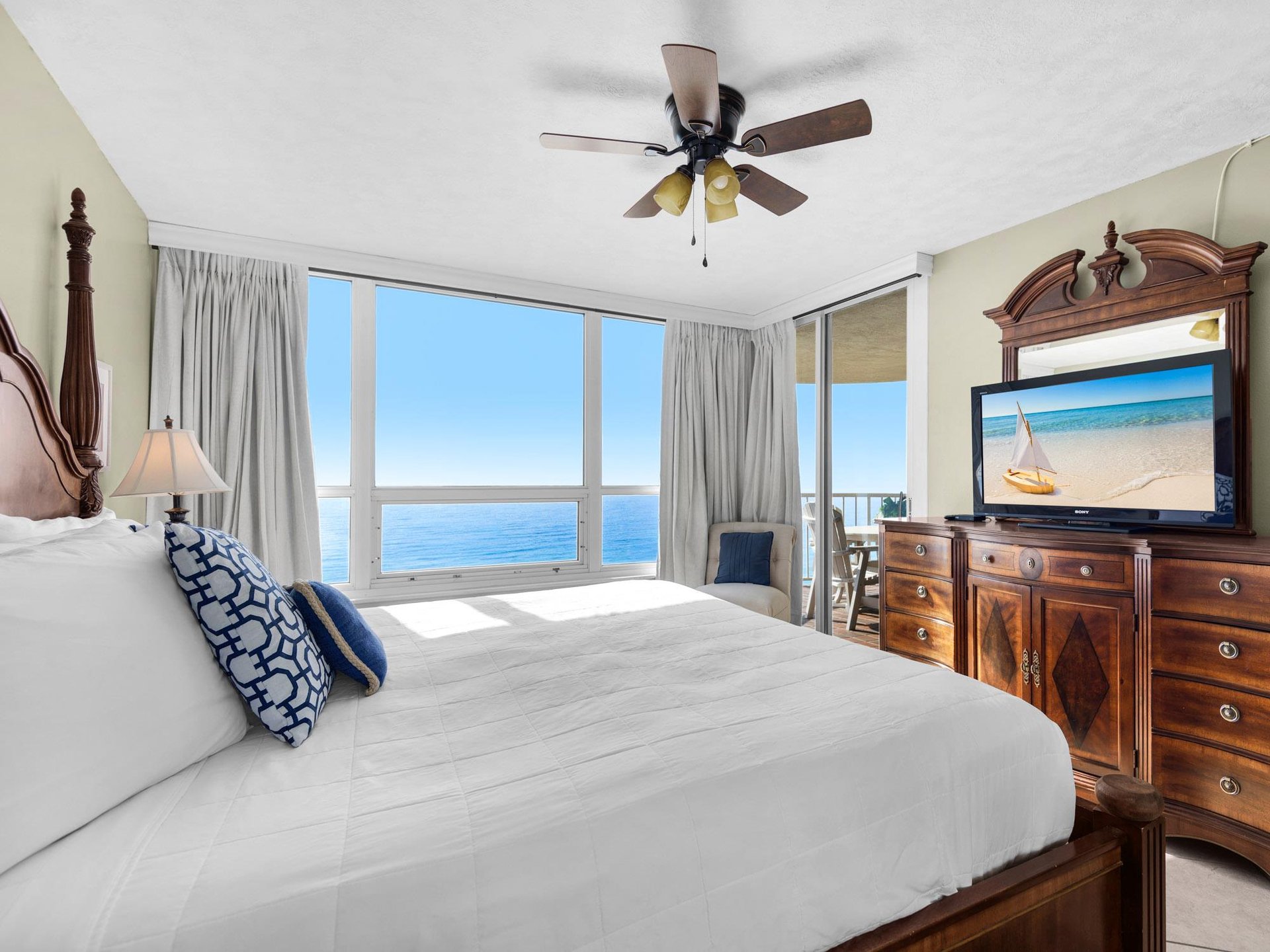 Bedroom 1  Wake up to endless ocean views from your comfortable bedroom, where stunning sea vistas greet you each morning through floortoceiling windows.
