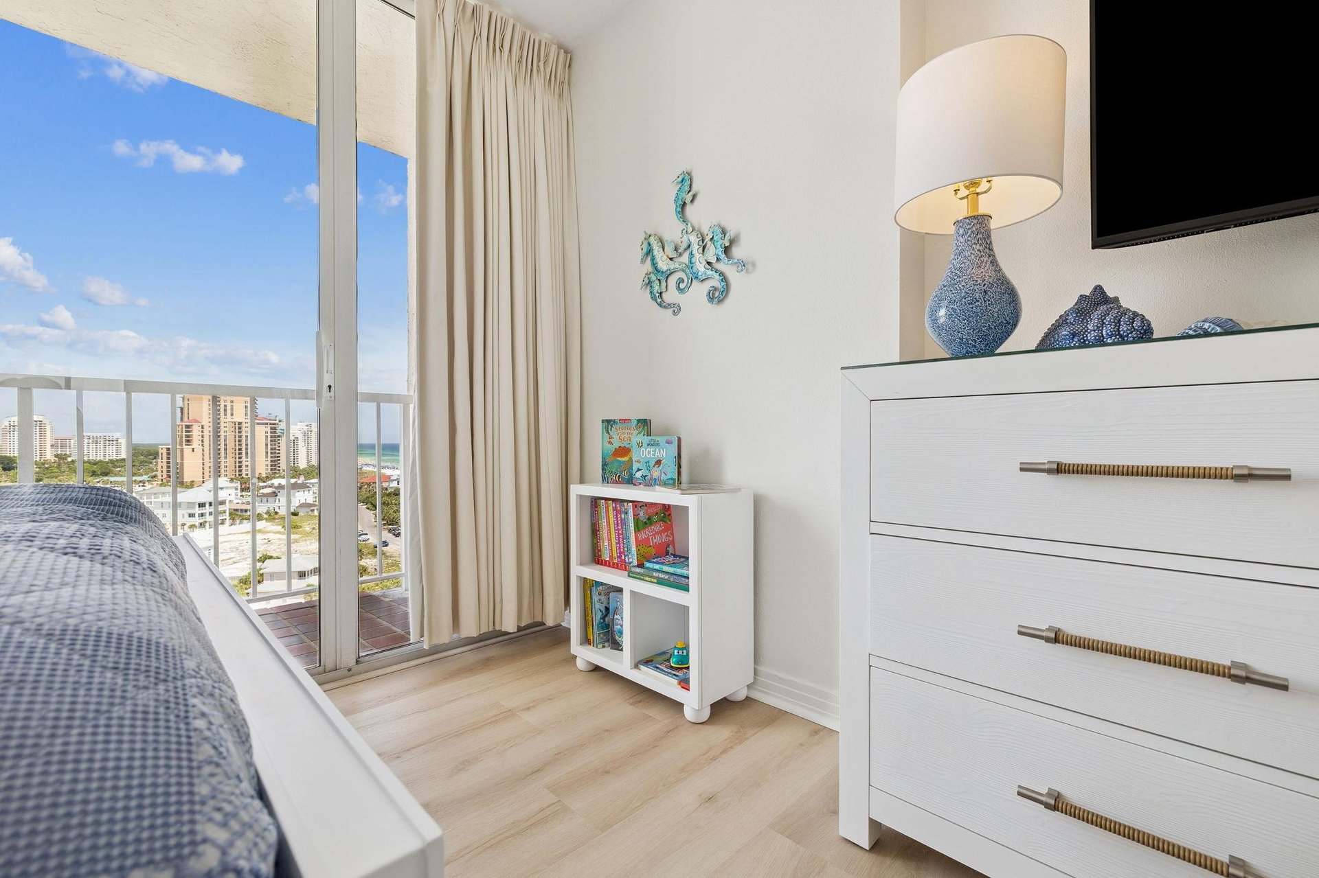 Childrens Library in Bedroom 3