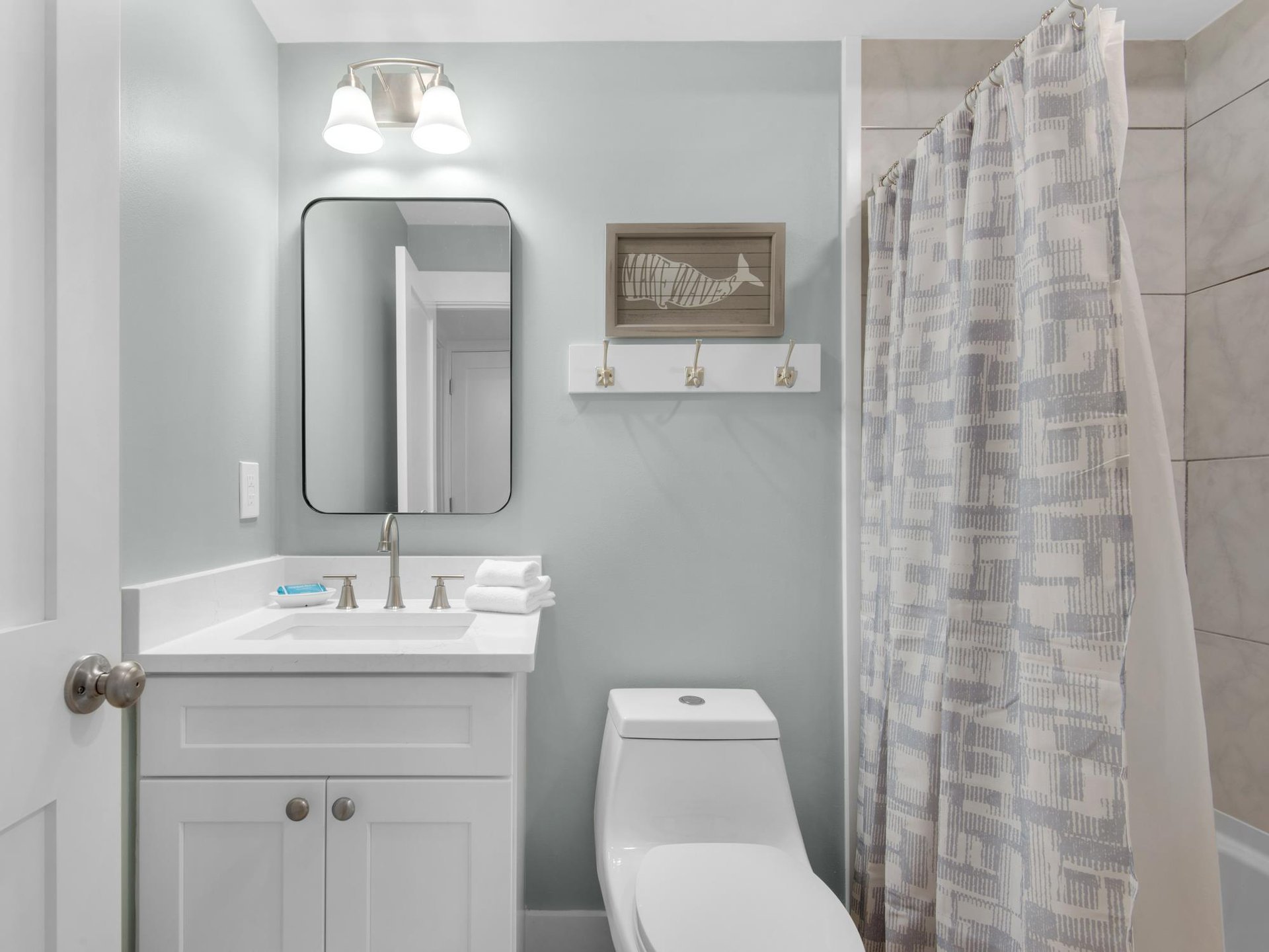 Shower Tub Combo in Bathroom 2