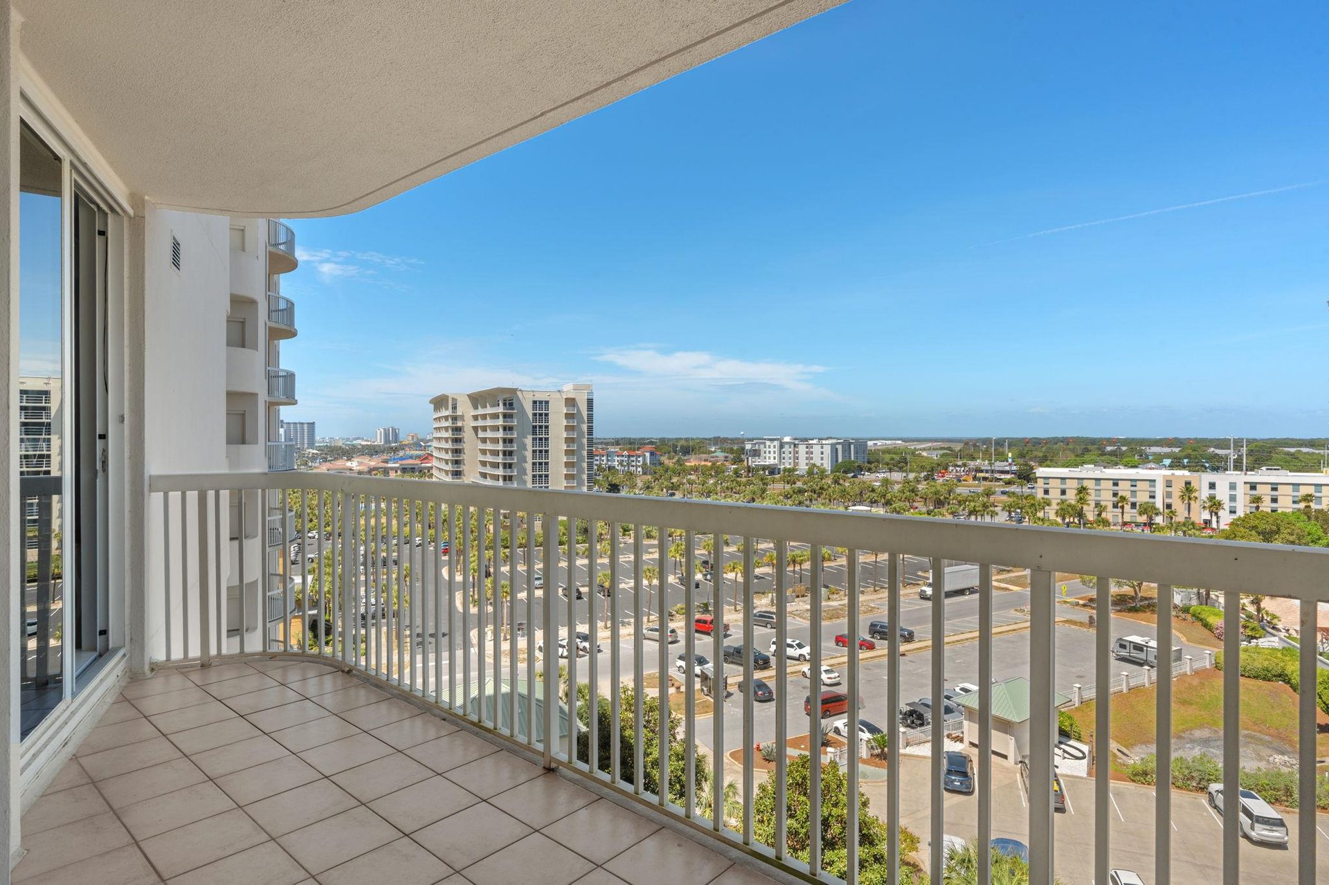Expansive balcony between the 2 guest bedrooms, with stunning views across the resort.