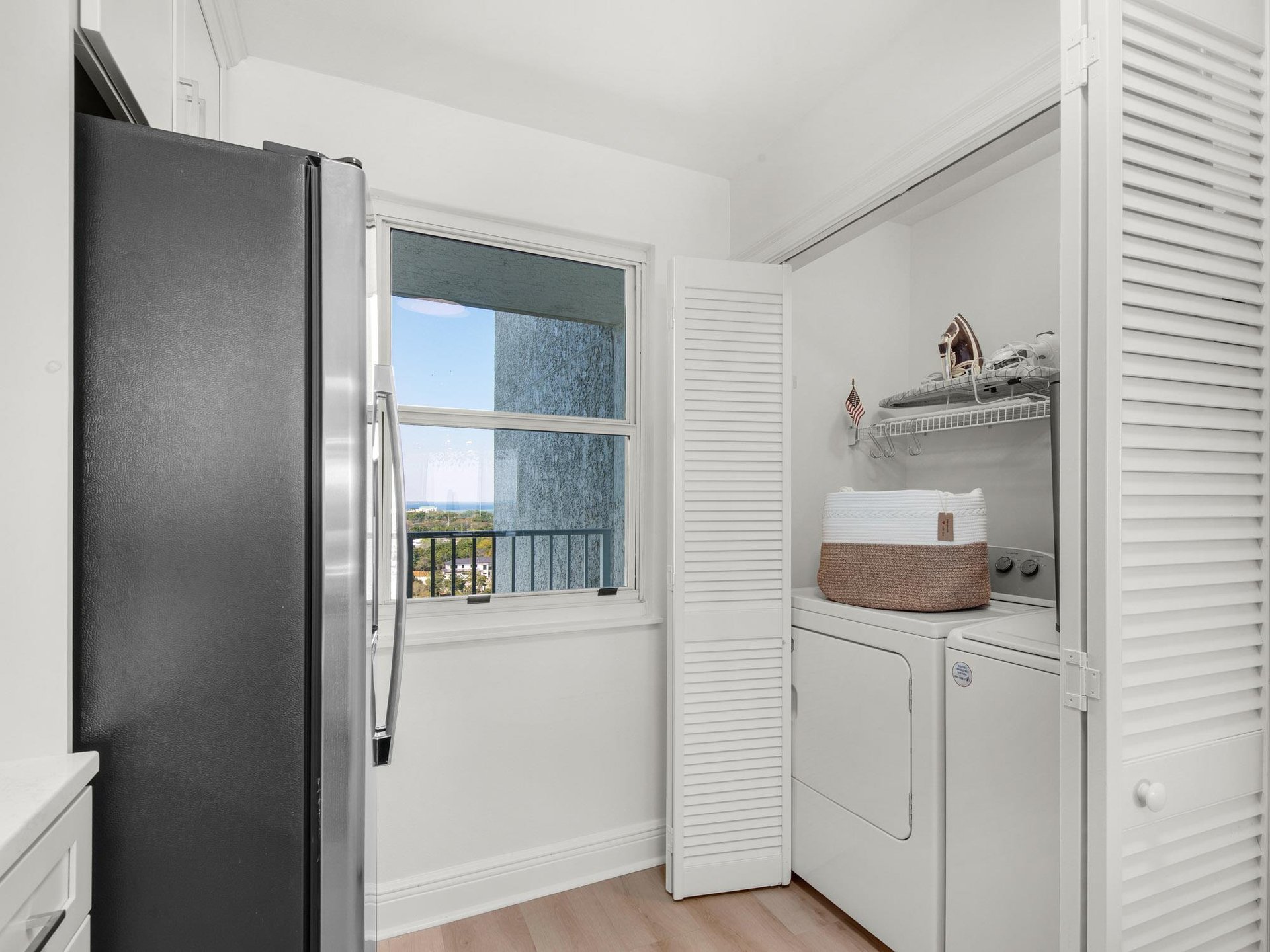 Full Size Washer  Dryer in Unit