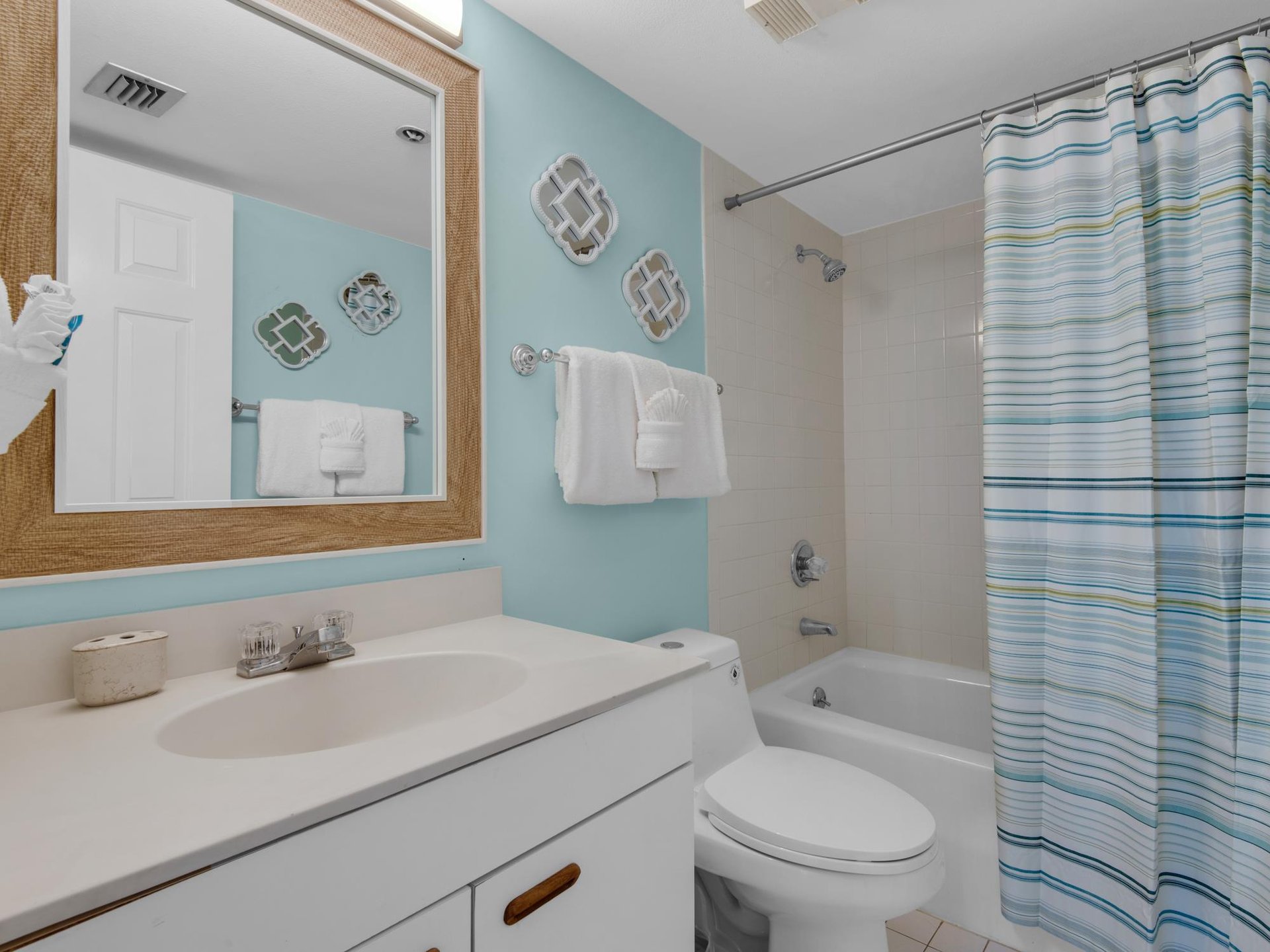 Bathroom 3 with Tub Shower Combo