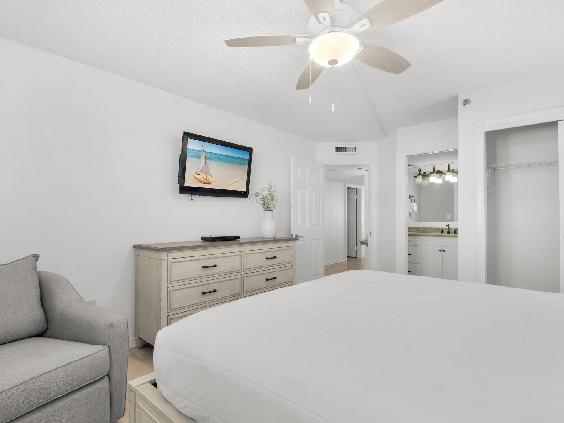 Bedroom 2 with Flat Screen TV