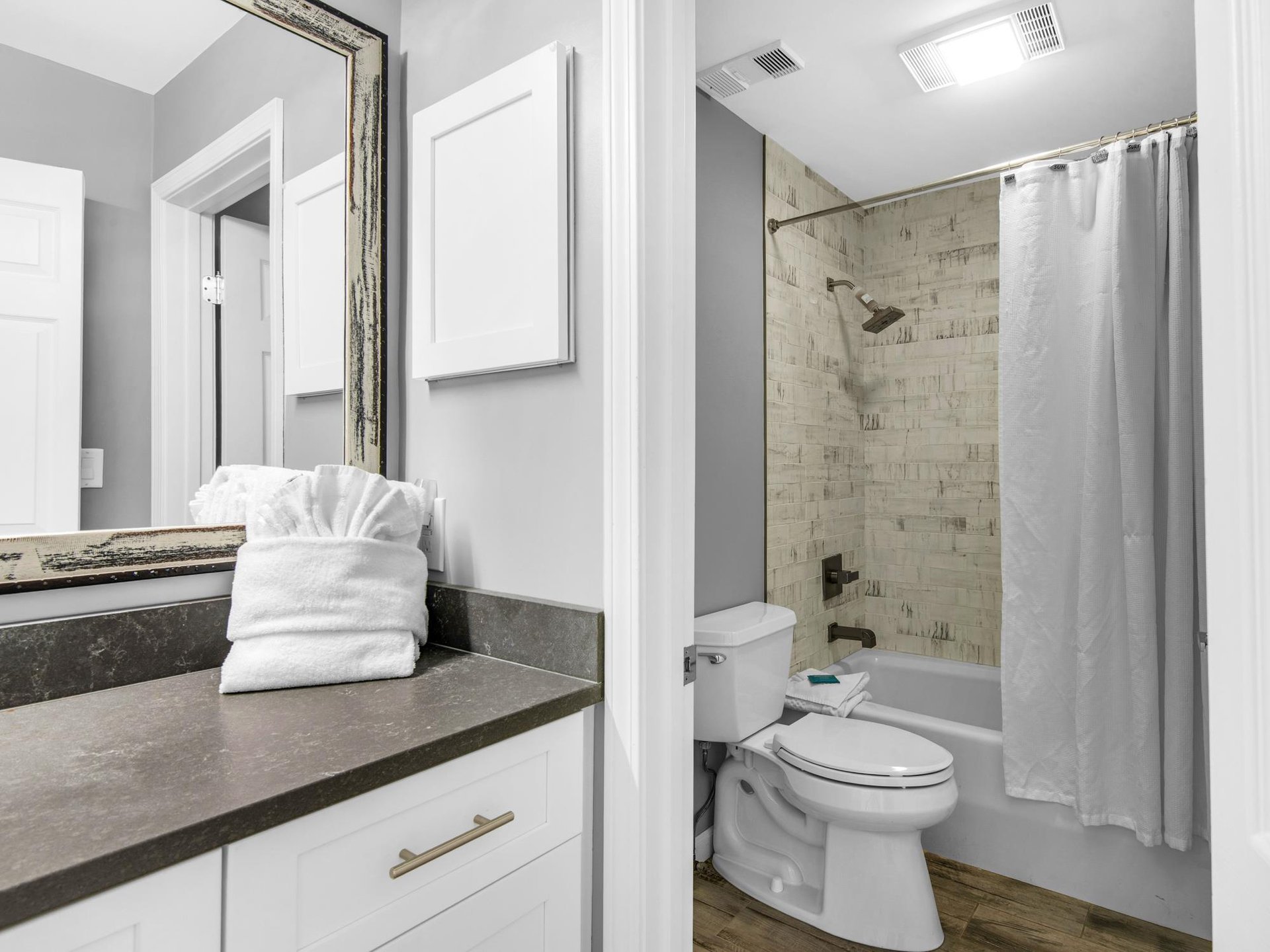 Bathroom 2 with Tub Shower Combo