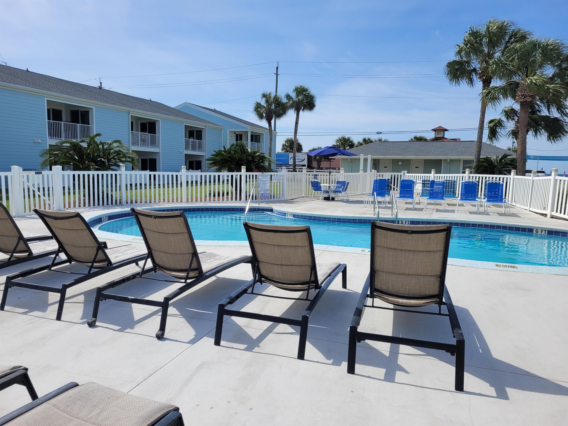 Comfortable loungers for your perfect sunny afternoon